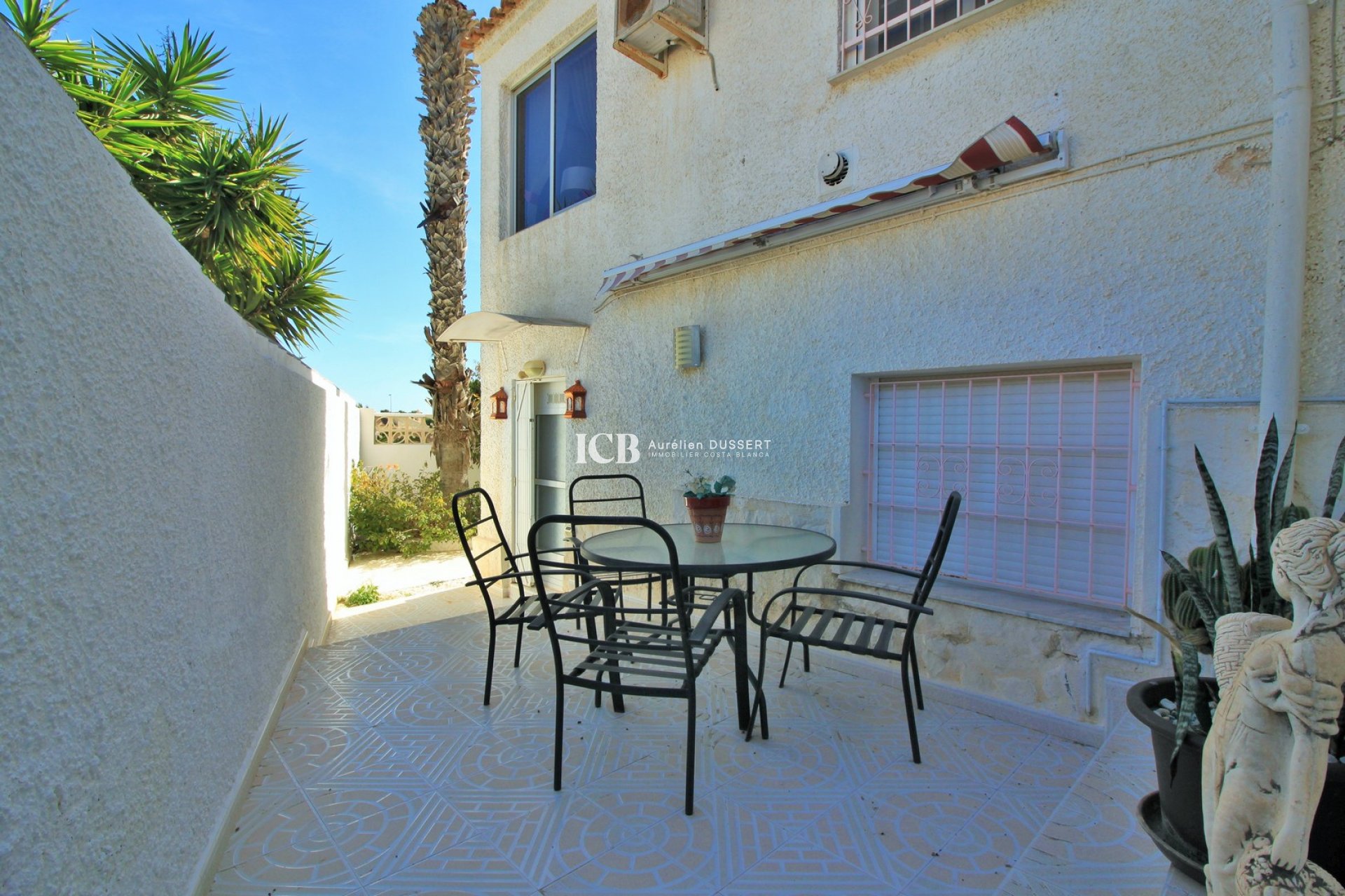 Resale - Villa -
Orihuela Costa - Villamartín