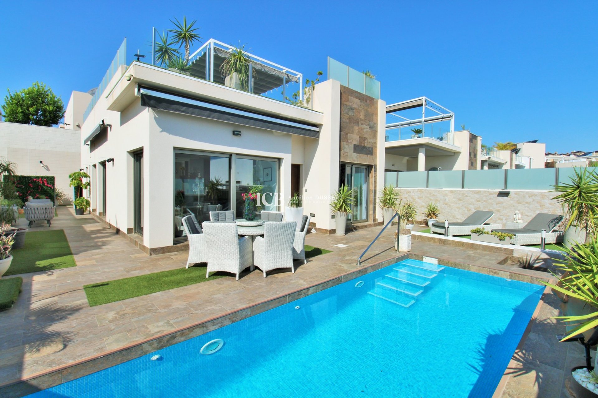 Resale - Villa -
Orihuela Costa - Villamartín