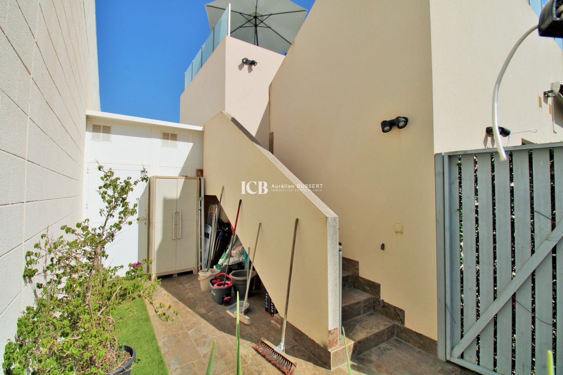 Resale - Villa -
Orihuela Costa - Villamartín