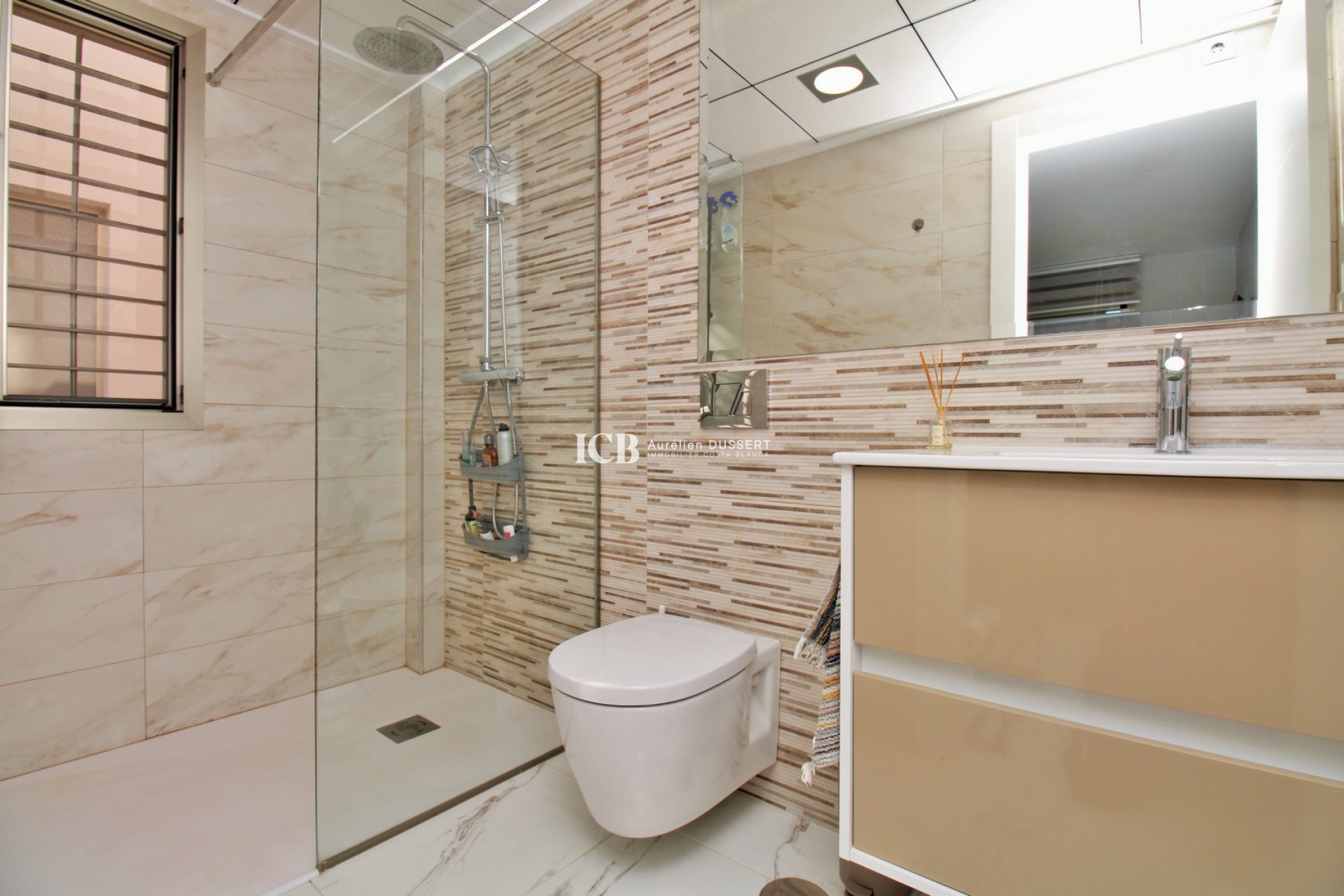 Resale - Villa -
Orihuela Costa - Villamartín