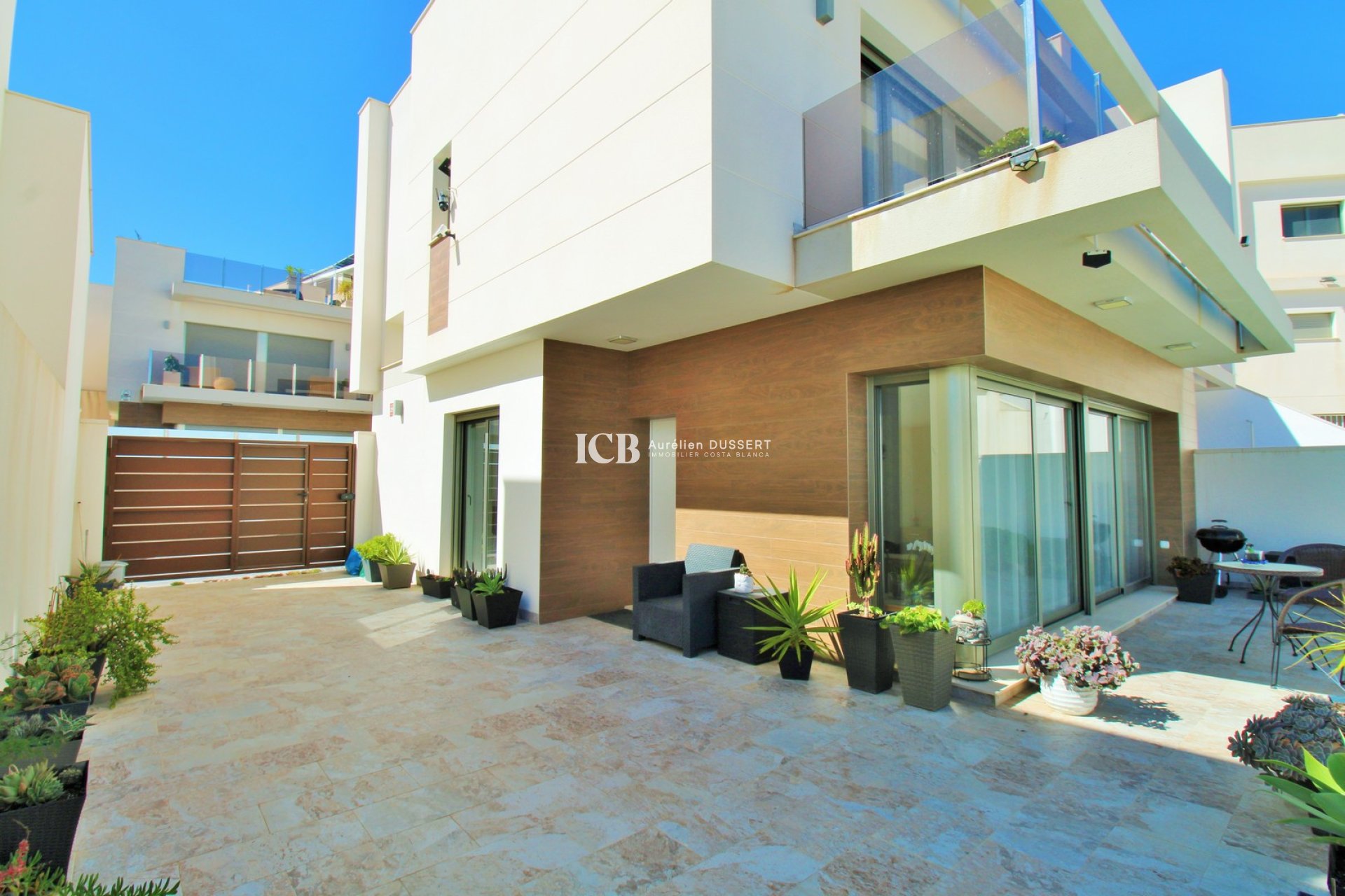 Resale - Villa -
Orihuela Costa - Villamartín