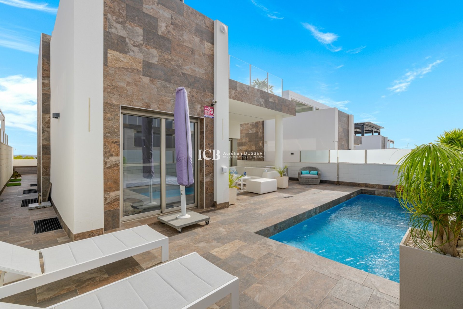 Resale - Villa -
Orihuela Costa - Villamartín