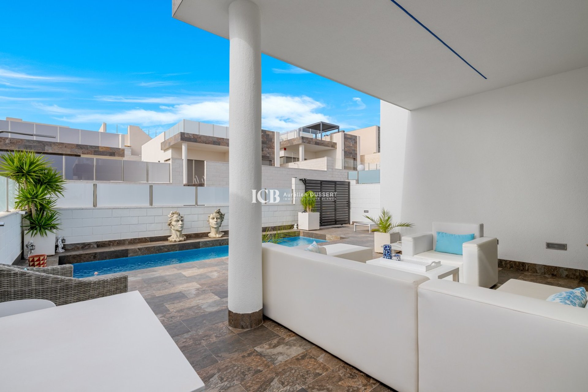 Resale - Villa -
Orihuela Costa - Villamartín
