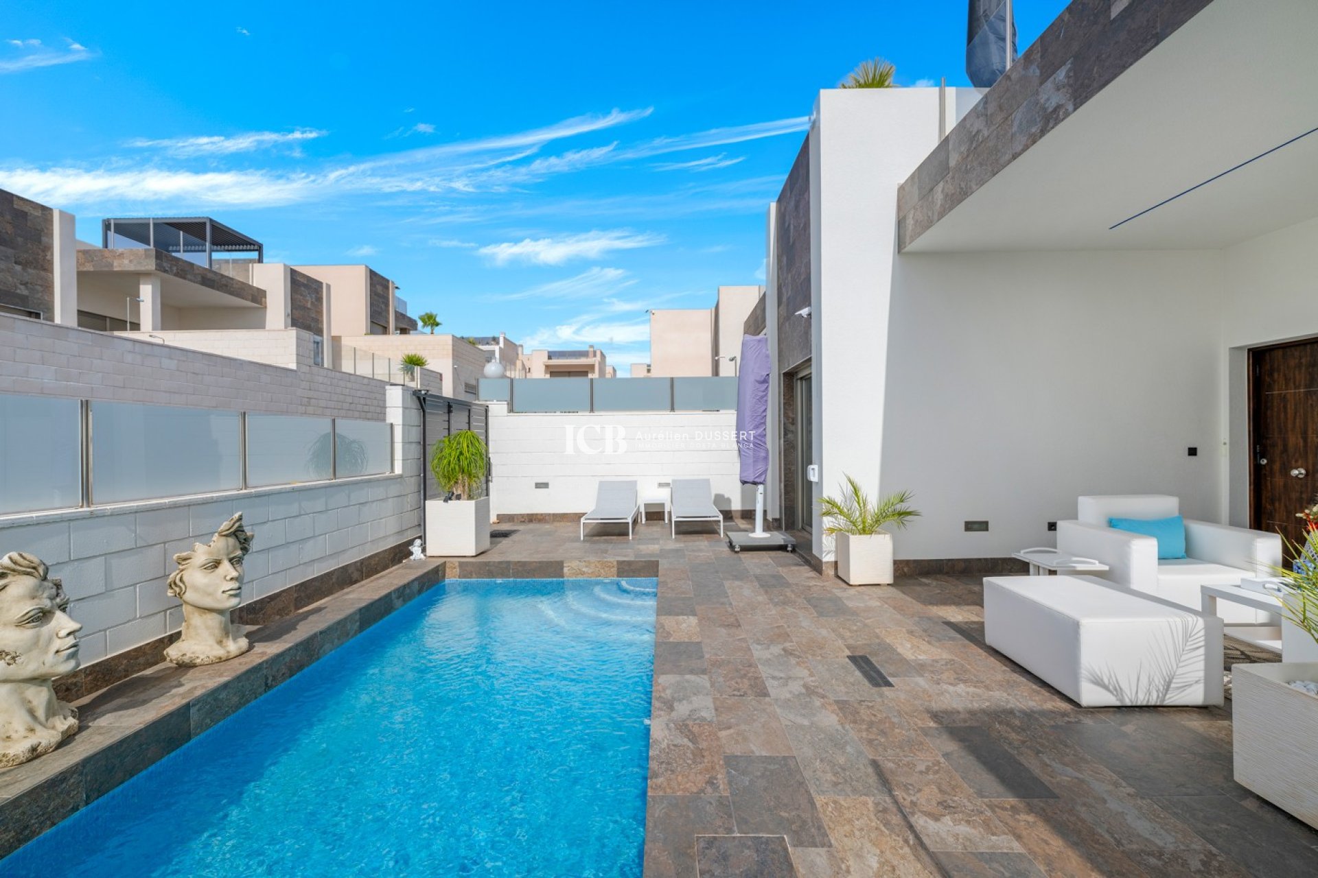 Resale - Villa -
Orihuela Costa - Villamartín