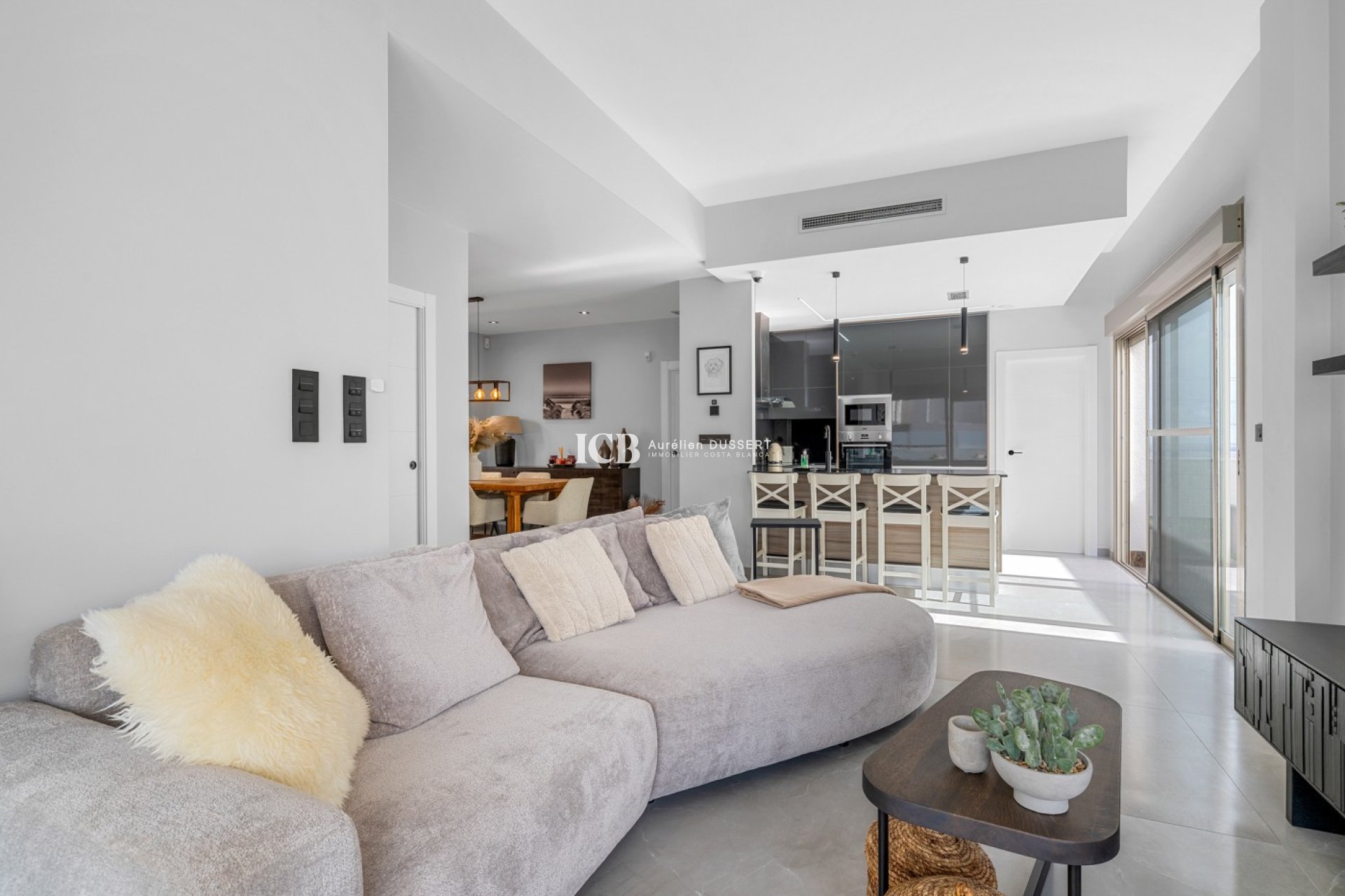 Resale - Villa -
Orihuela Costa - Villamartín