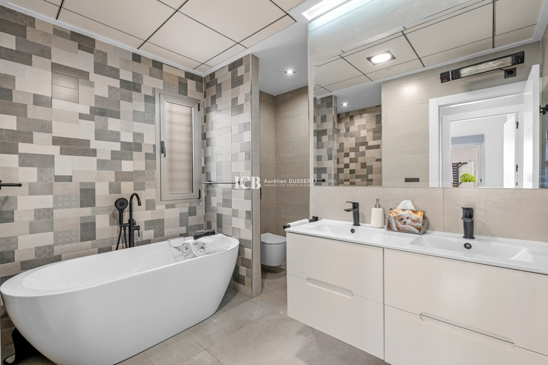 Resale - Villa -
Orihuela Costa - Villamartín