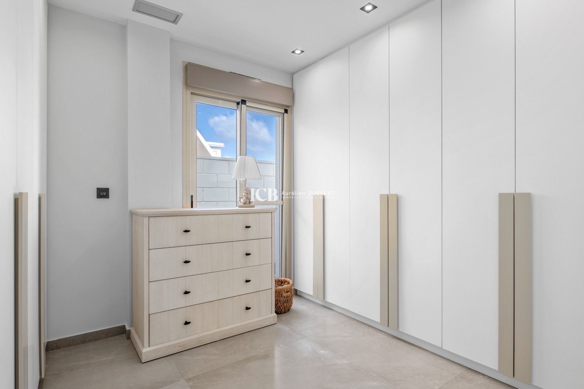 Resale - Villa -
Orihuela Costa - Villamartín