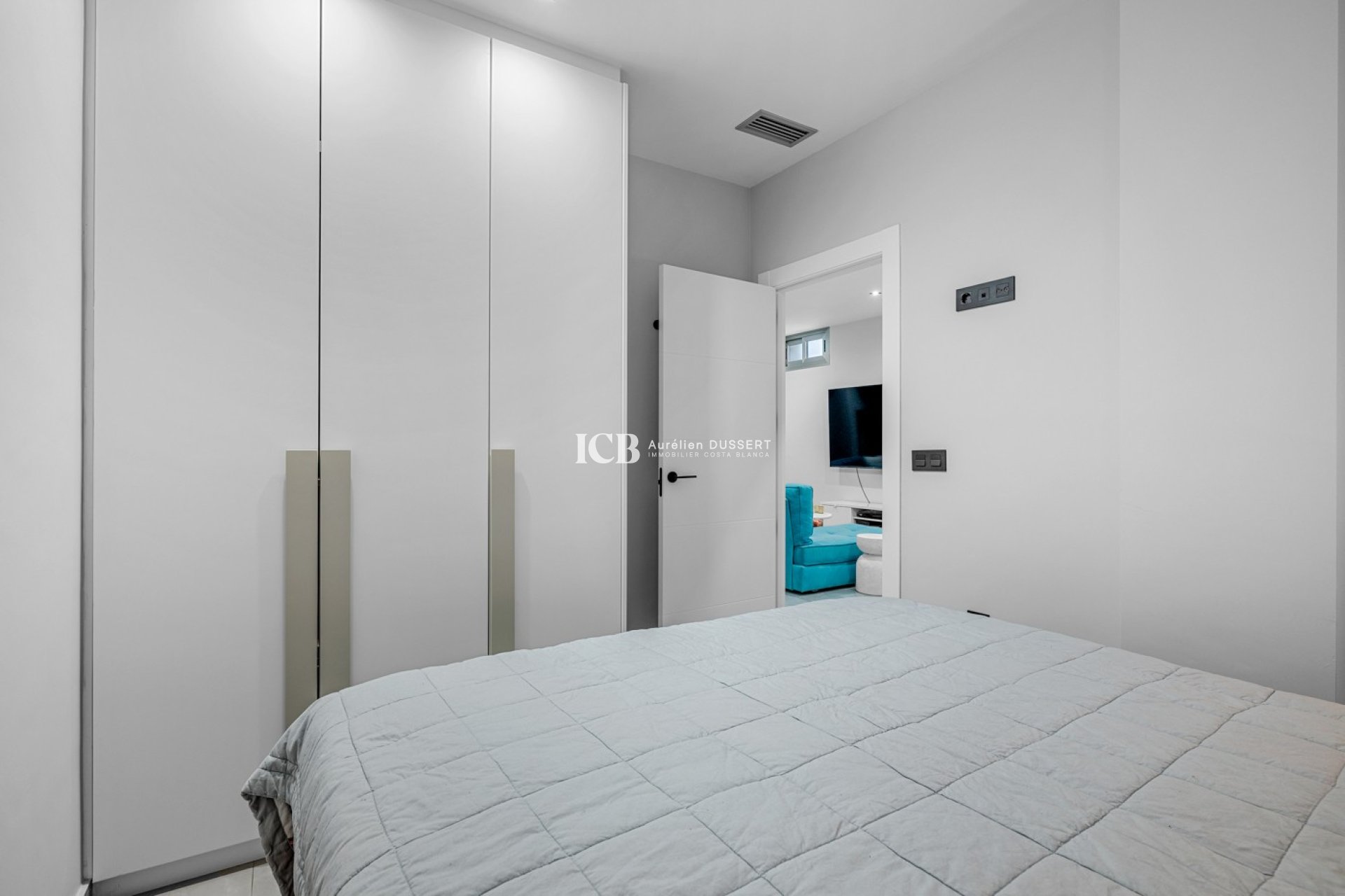 Resale - Villa -
Orihuela Costa - Villamartín
