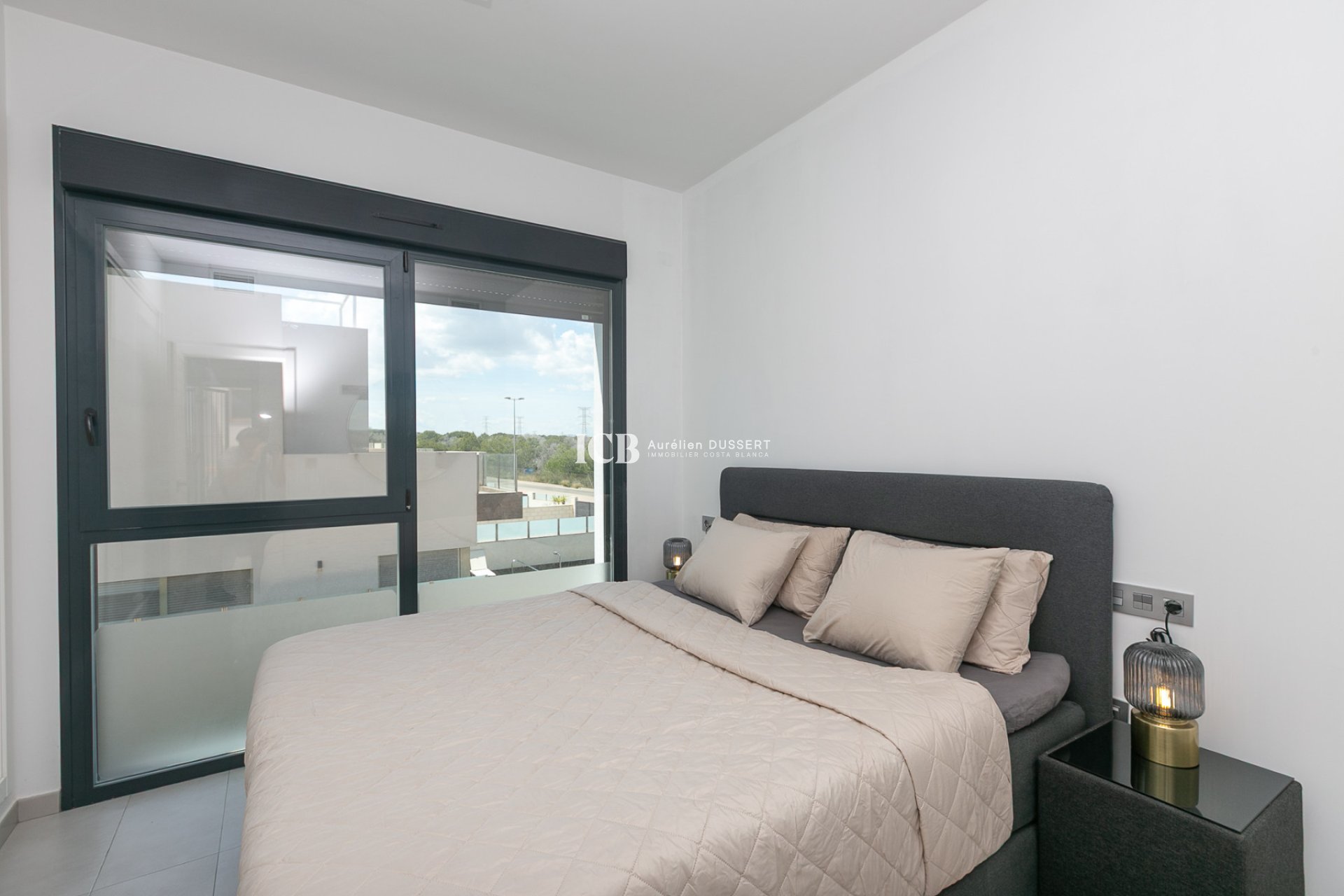 Resale - Villa -
Orihuela Costa - Villamartín