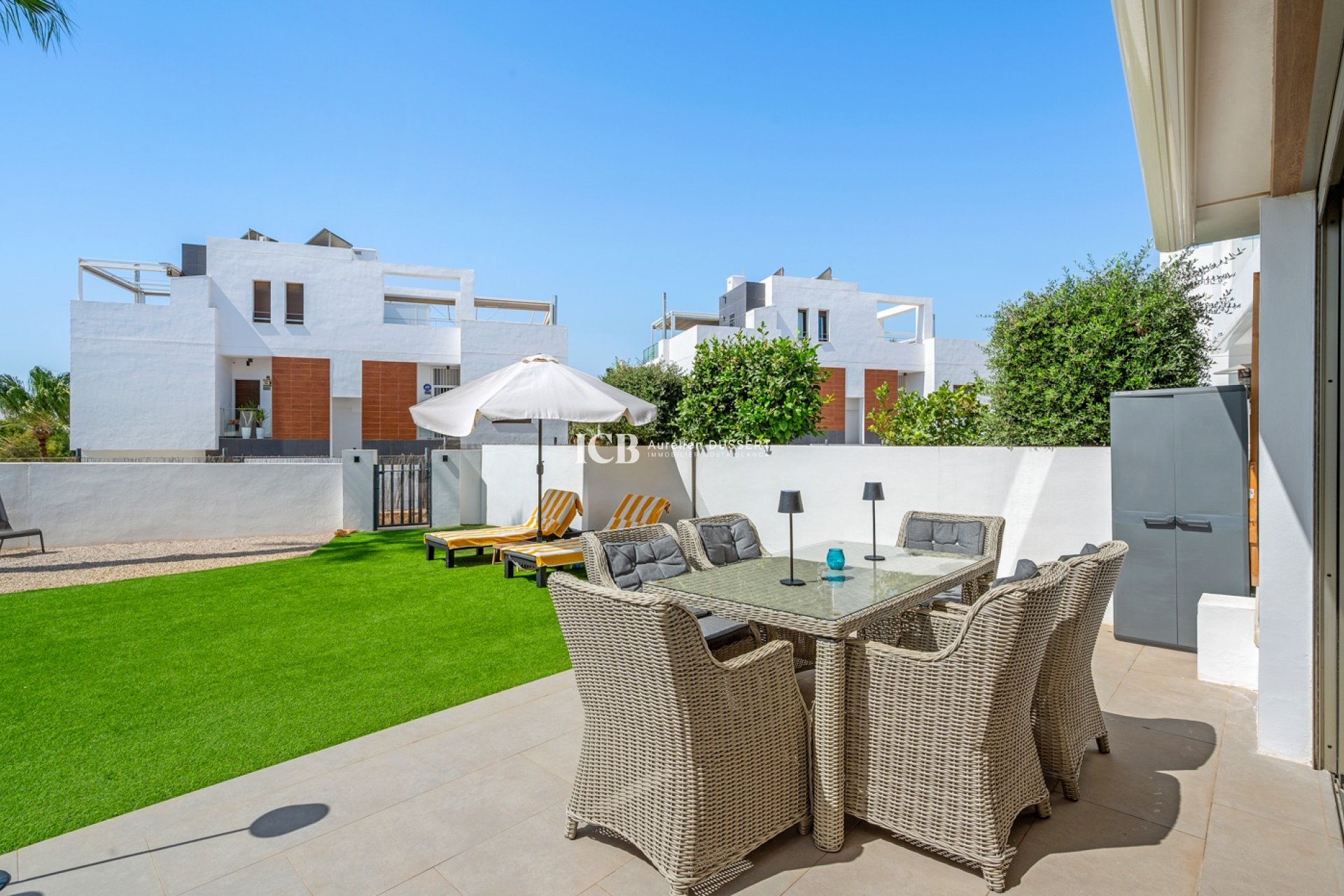 Resale - Villa -
Orihuela Costa - Villamartín