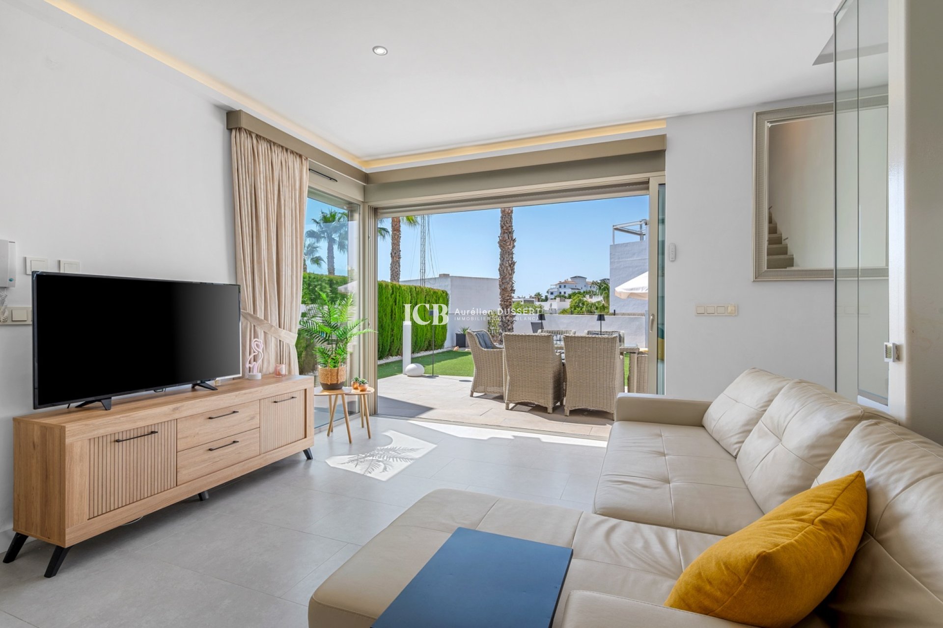 Resale - Villa -
Orihuela Costa - Villamartín