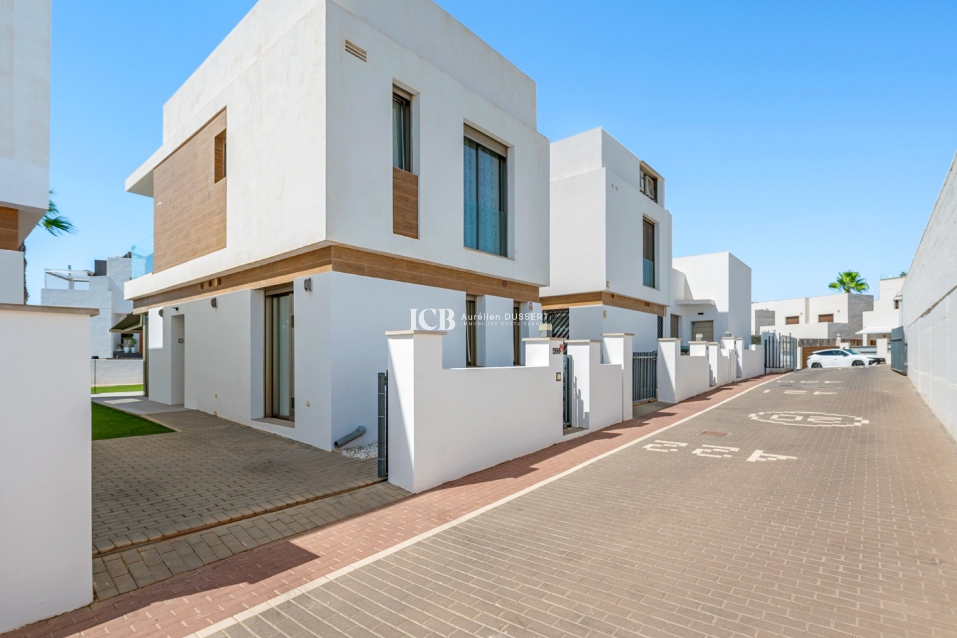Resale - Villa -
Orihuela Costa - Villamartín