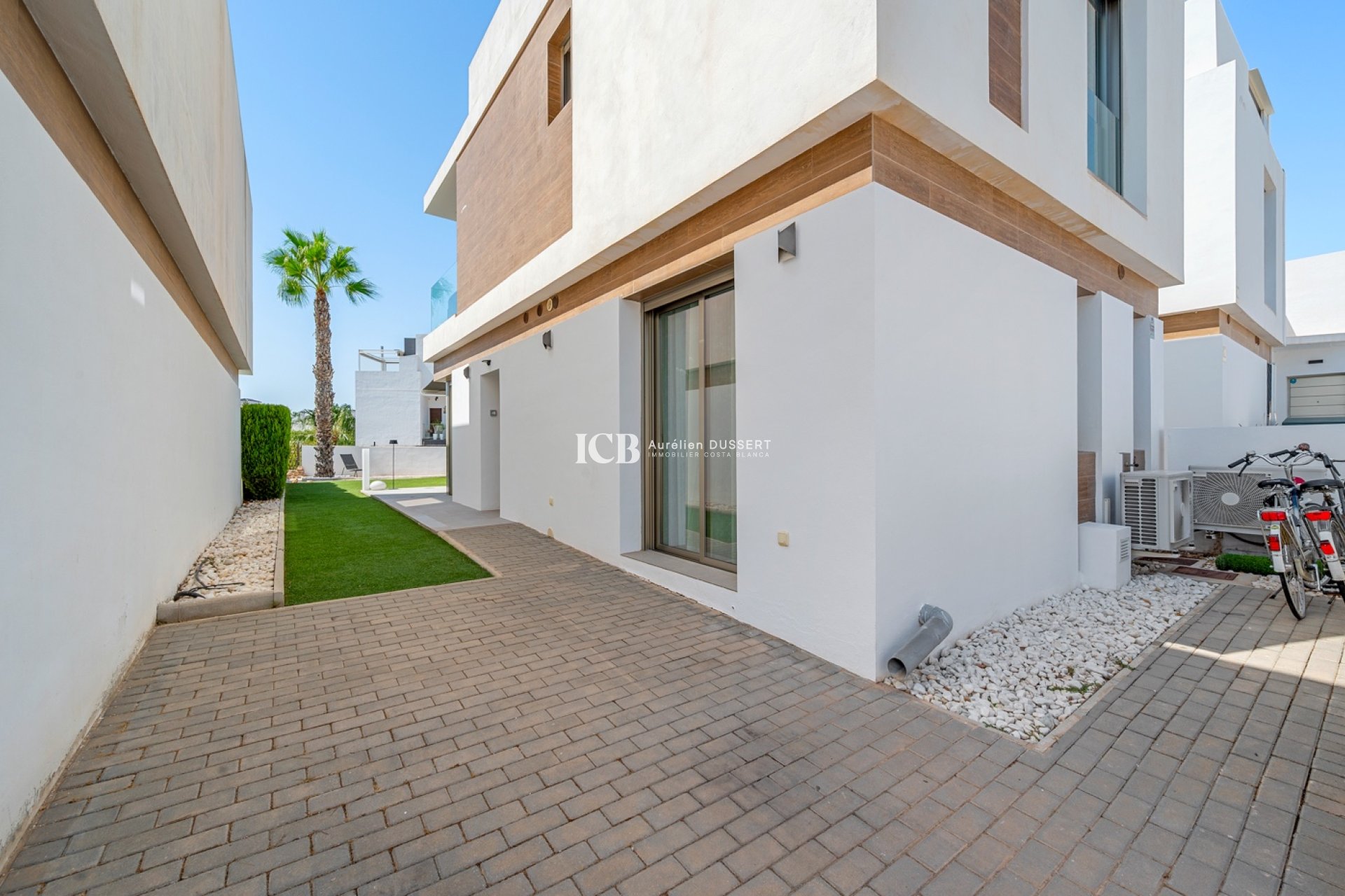 Resale - Villa -
Orihuela Costa - Villamartín