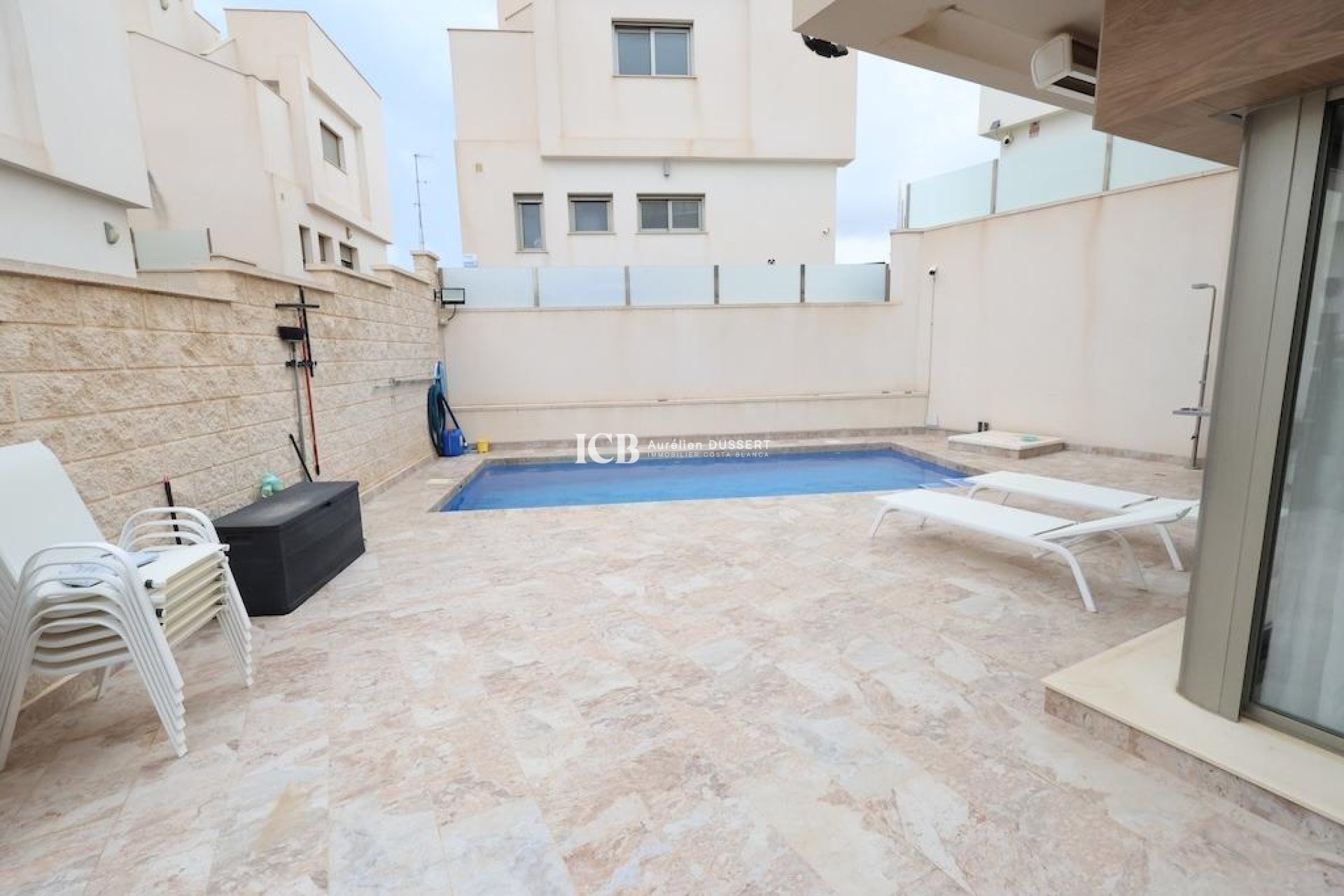 Resale - Villa -
Orihuela Costa - Villamartín