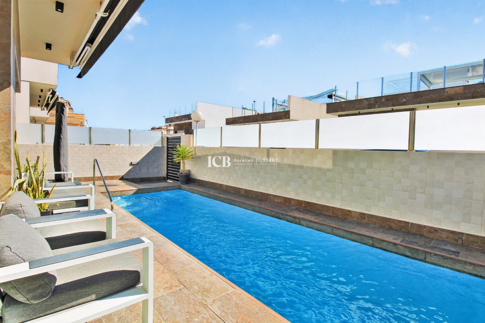 Resale - Villa -
Orihuela Costa - Villamartín