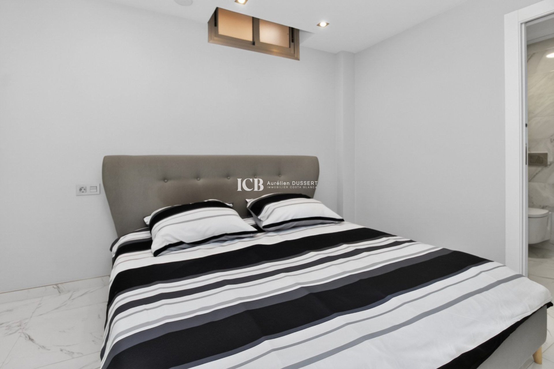 Resale - Villa -
Orihuela Costa - Villamartín