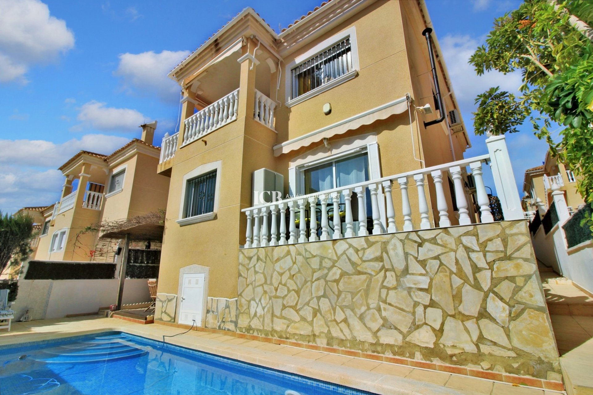 Resale - Villa -
Orihuela Costa - Villamartín