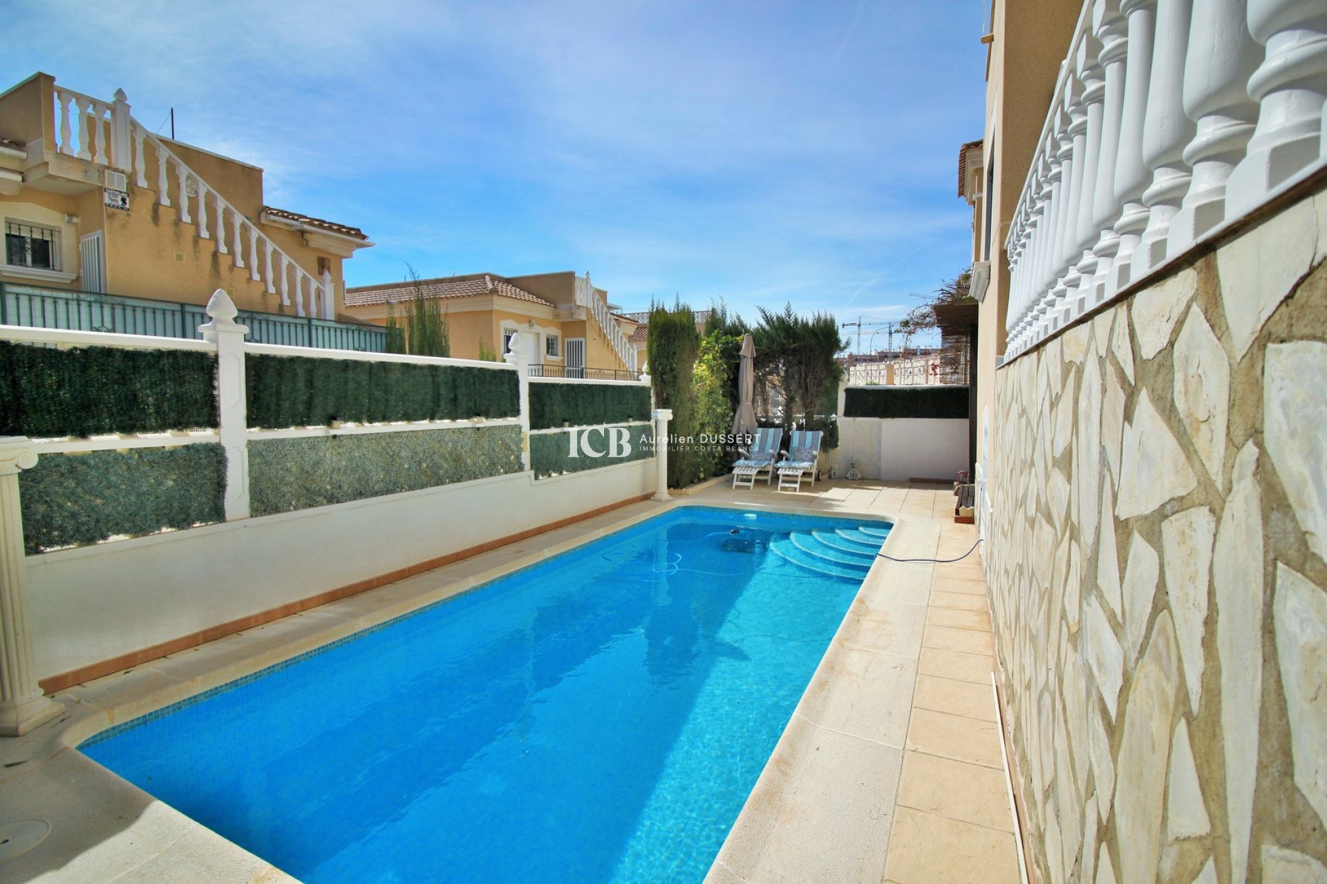 Resale - Villa -
Orihuela Costa - Villamartín