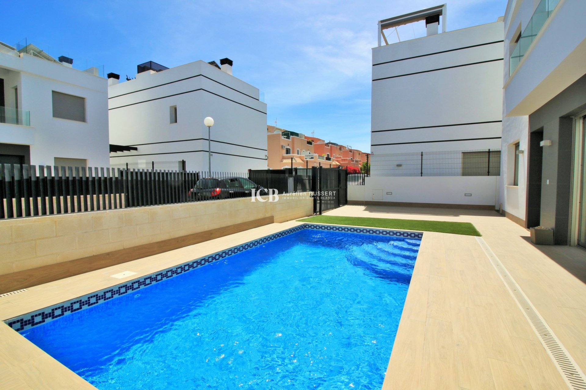 Resale - Villa -
Orihuela Costa - Villamartín