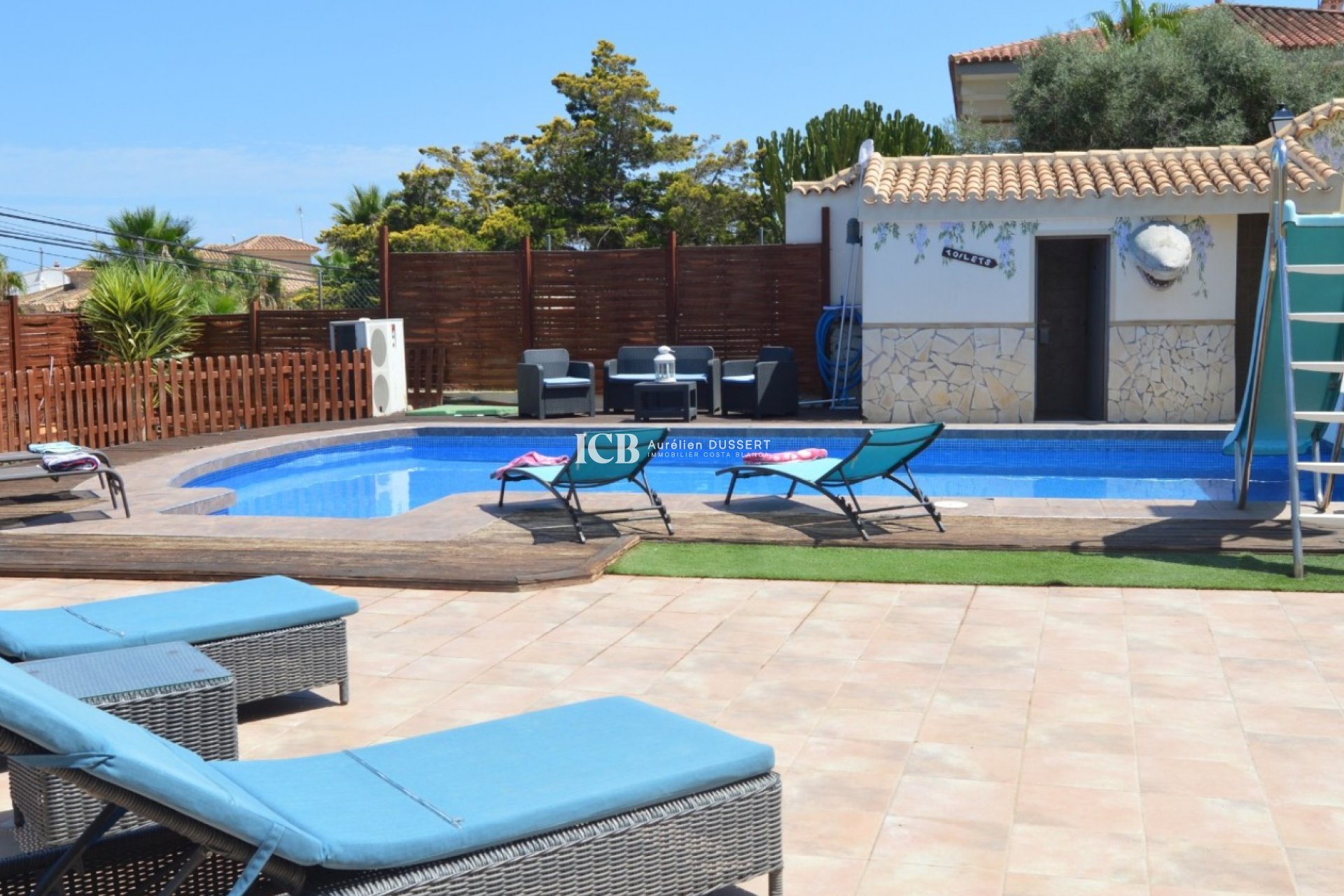 Resale - Villa -
Orihuela Costa - Villamartín