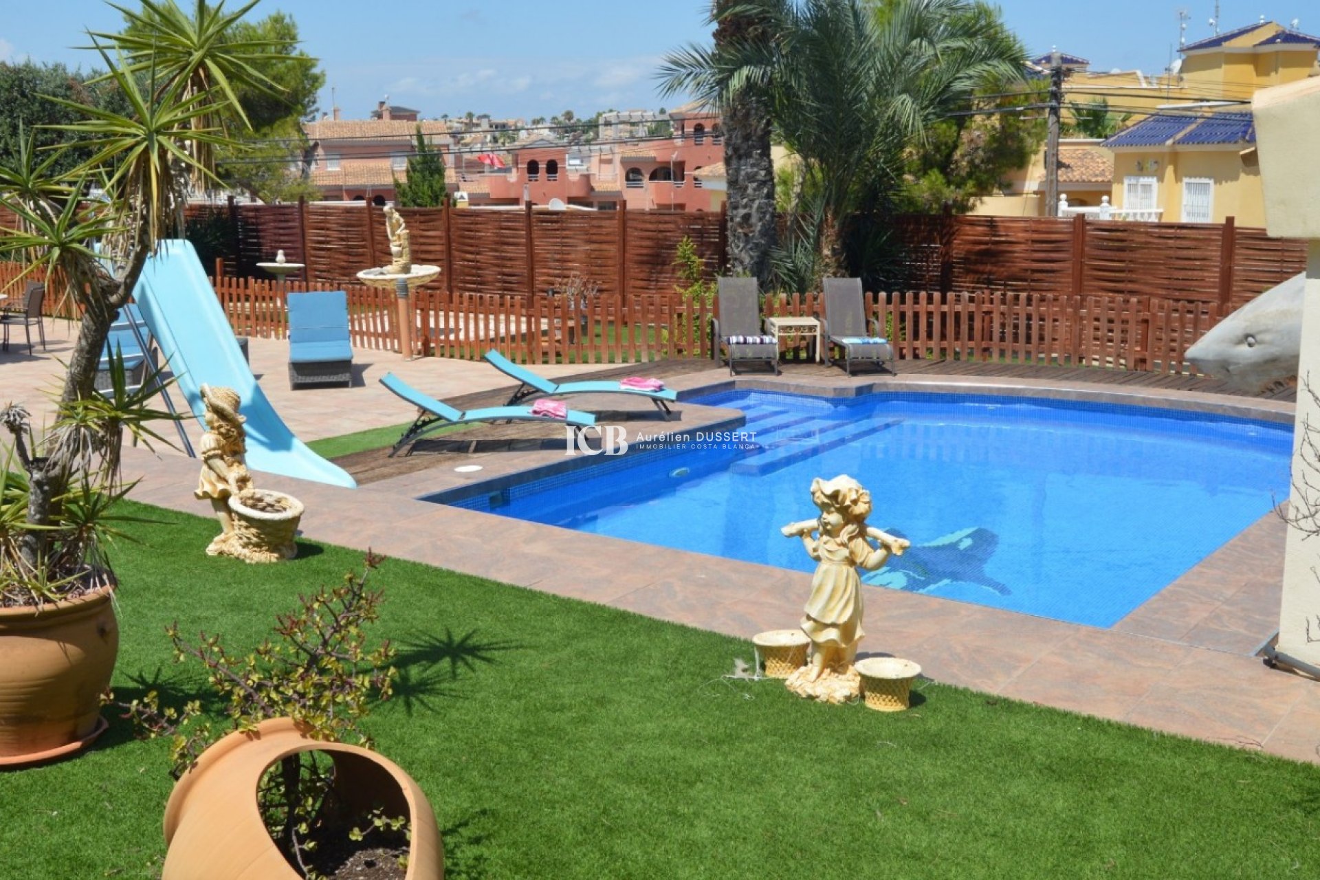 Resale - Villa -
Orihuela Costa - Villamartín