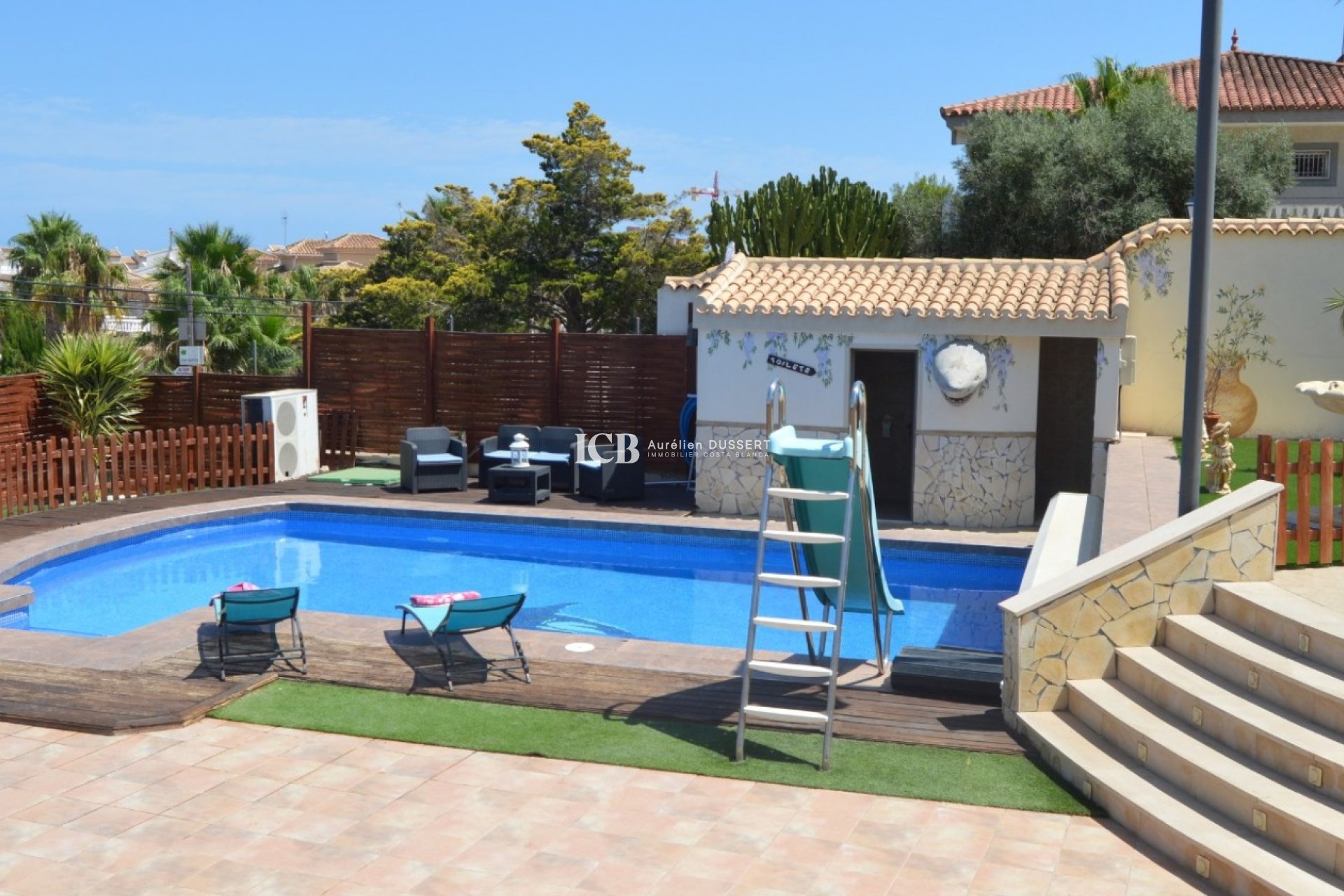 Resale - Villa -
Orihuela Costa - Villamartín