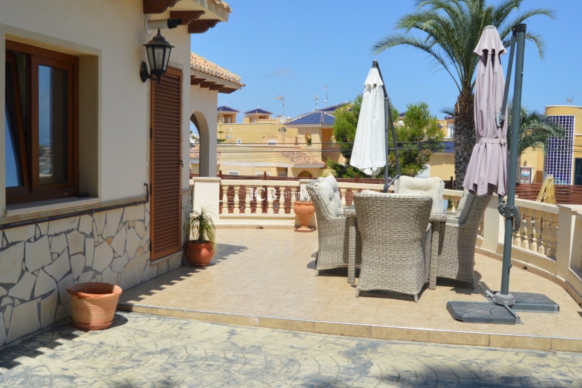 Resale - Villa -
Orihuela Costa - Villamartín