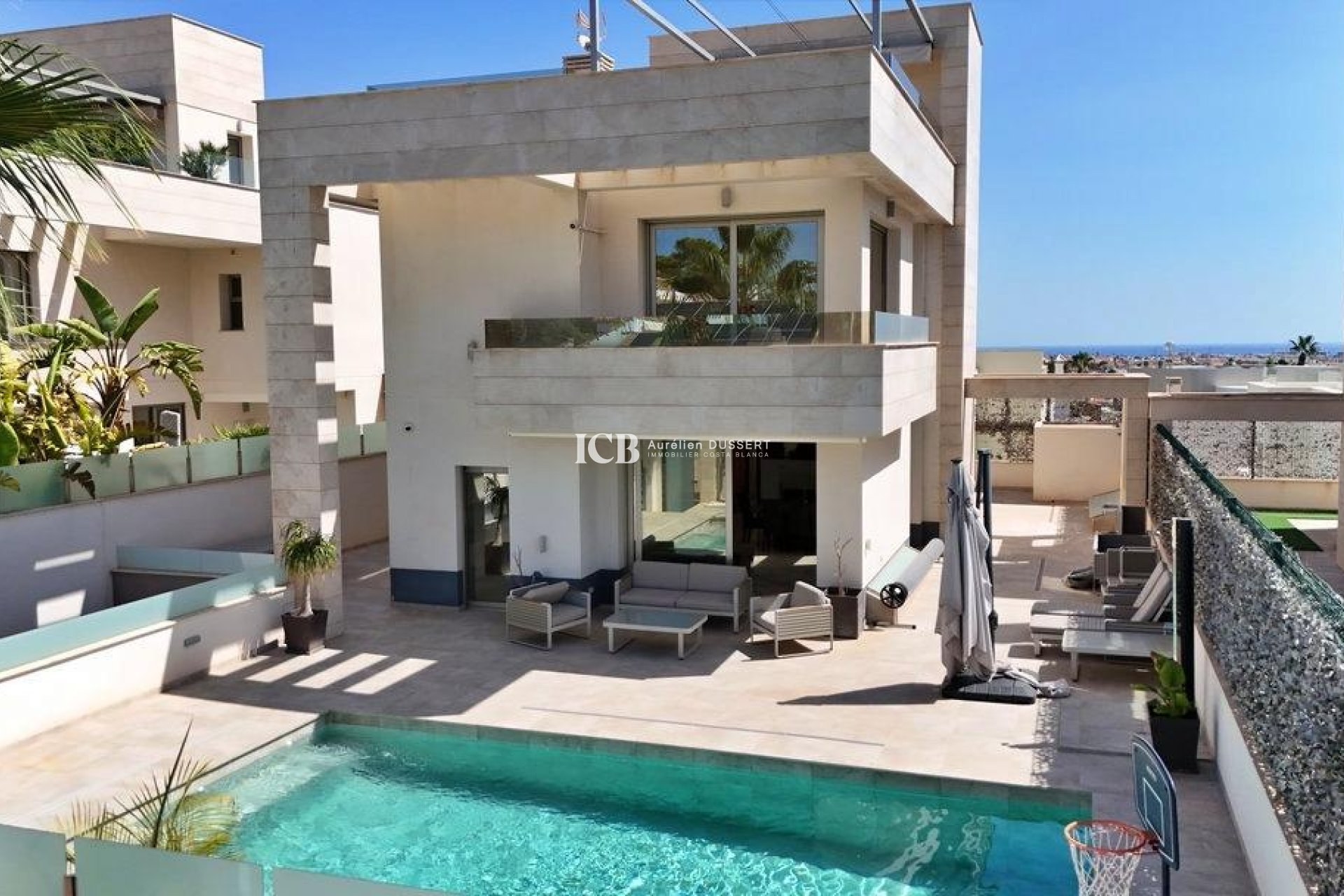Resale - Villa -
Orihuela Costa