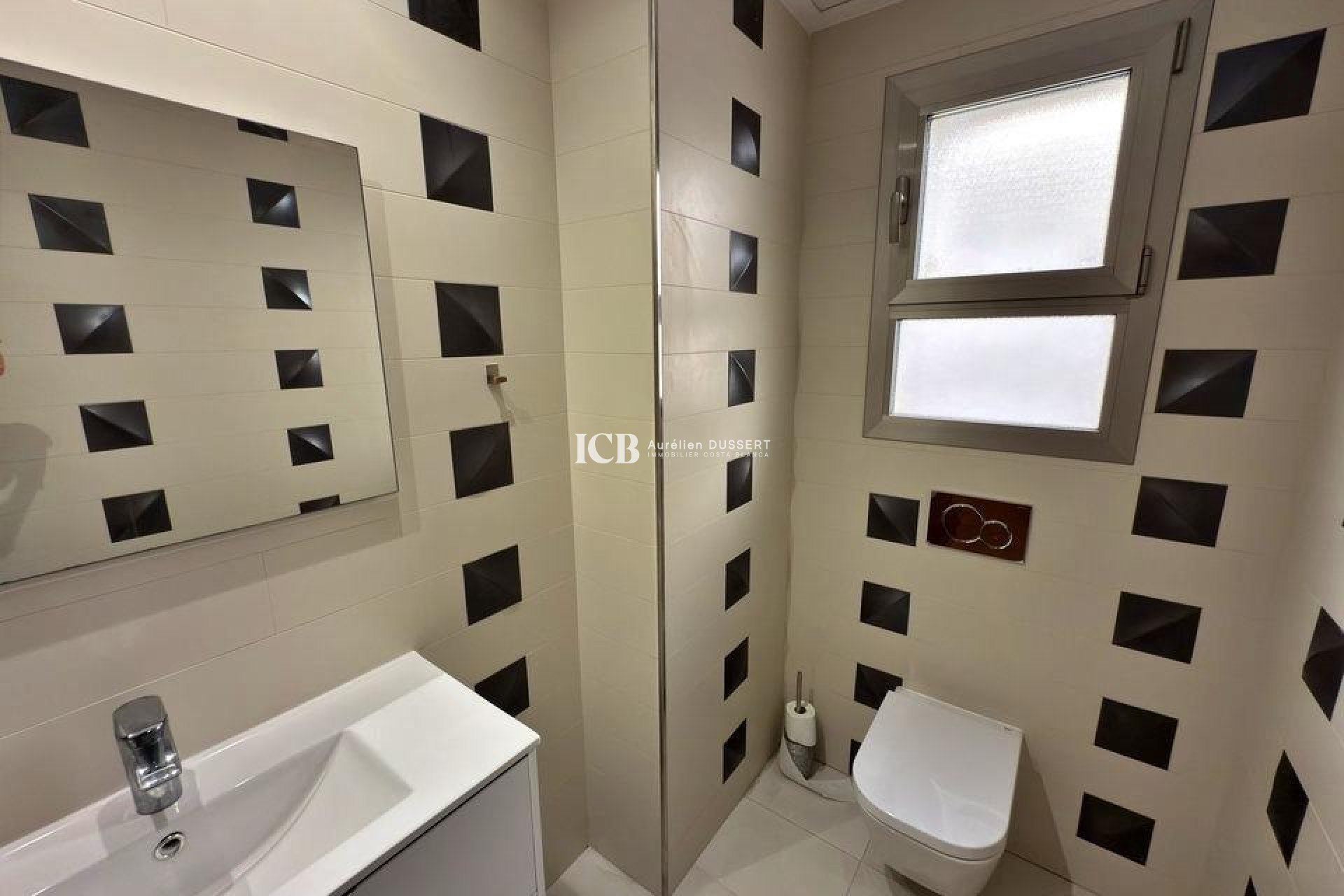 Resale - Villa -
Orihuela Costa