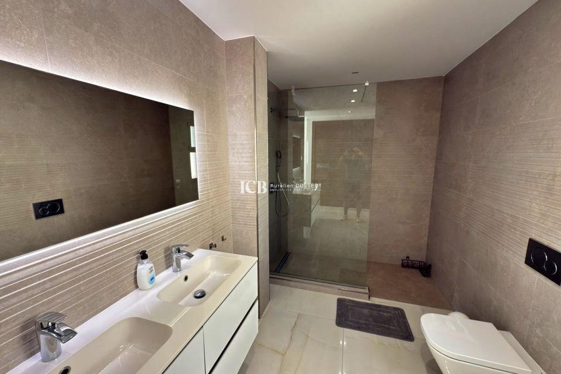 Resale - Villa -
Orihuela Costa