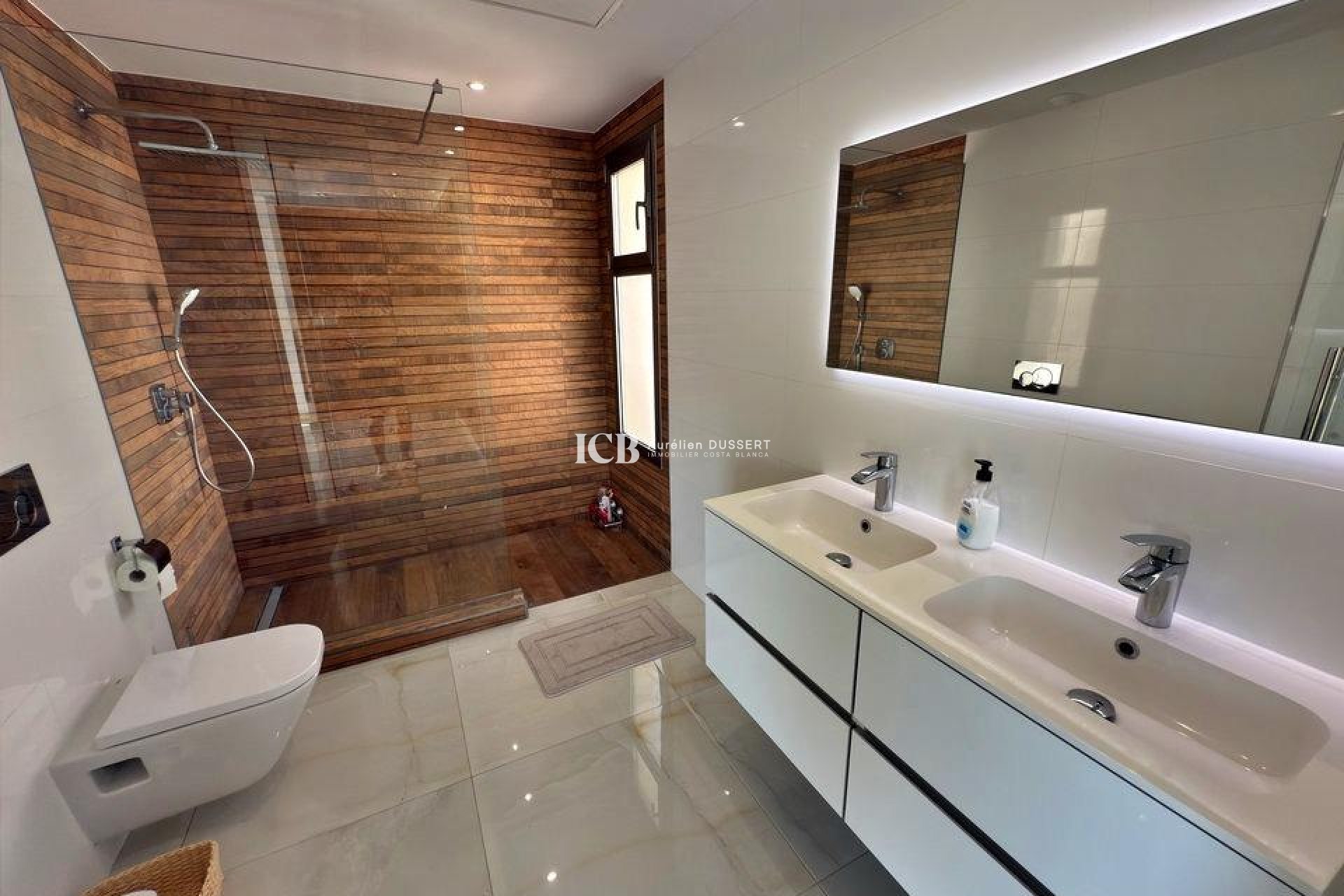 Resale - Villa -
Orihuela Costa