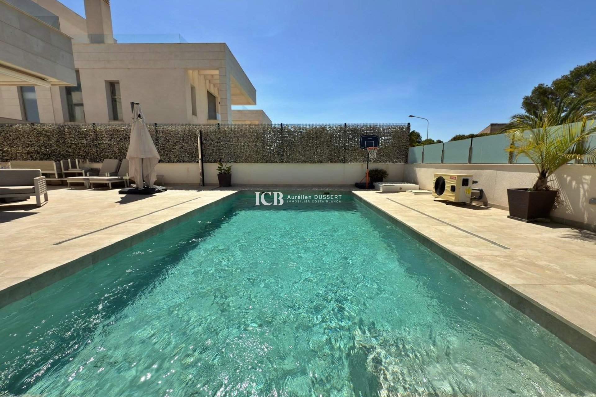 Resale - Villa -
Orihuela Costa