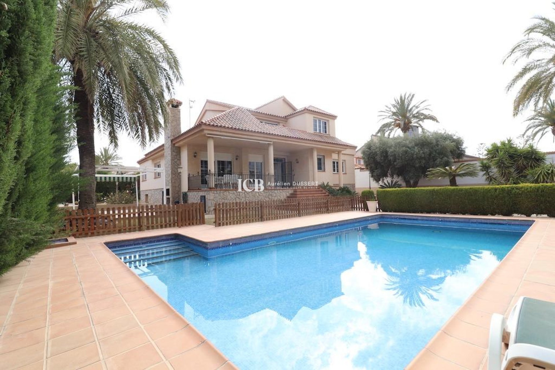 Resale - Villa -
Pilar de la Horadada - RioMar