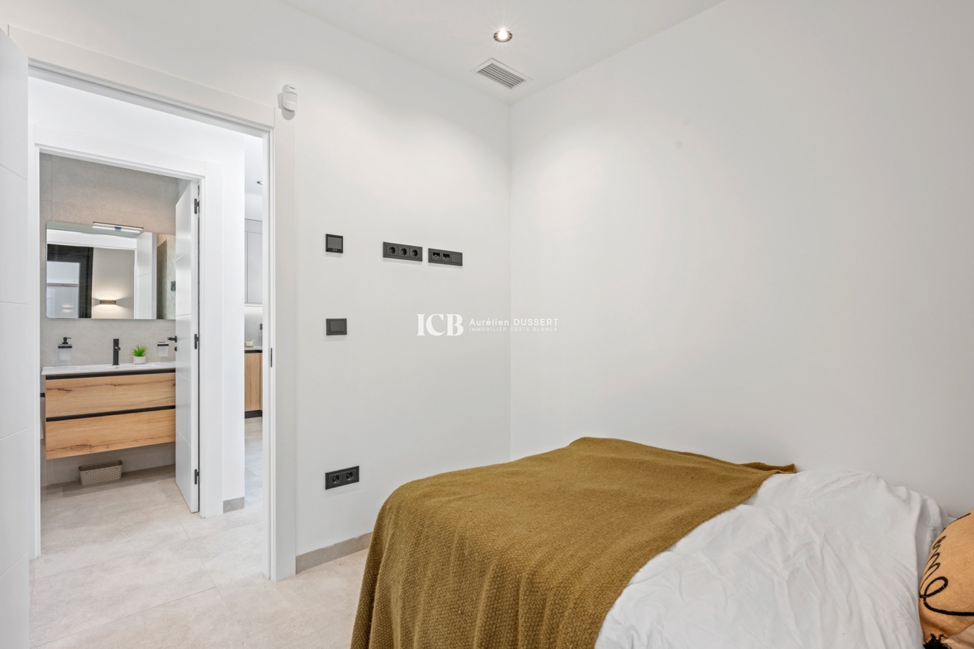 Resale - Villa -
San Miguel de Salinas - El Galan