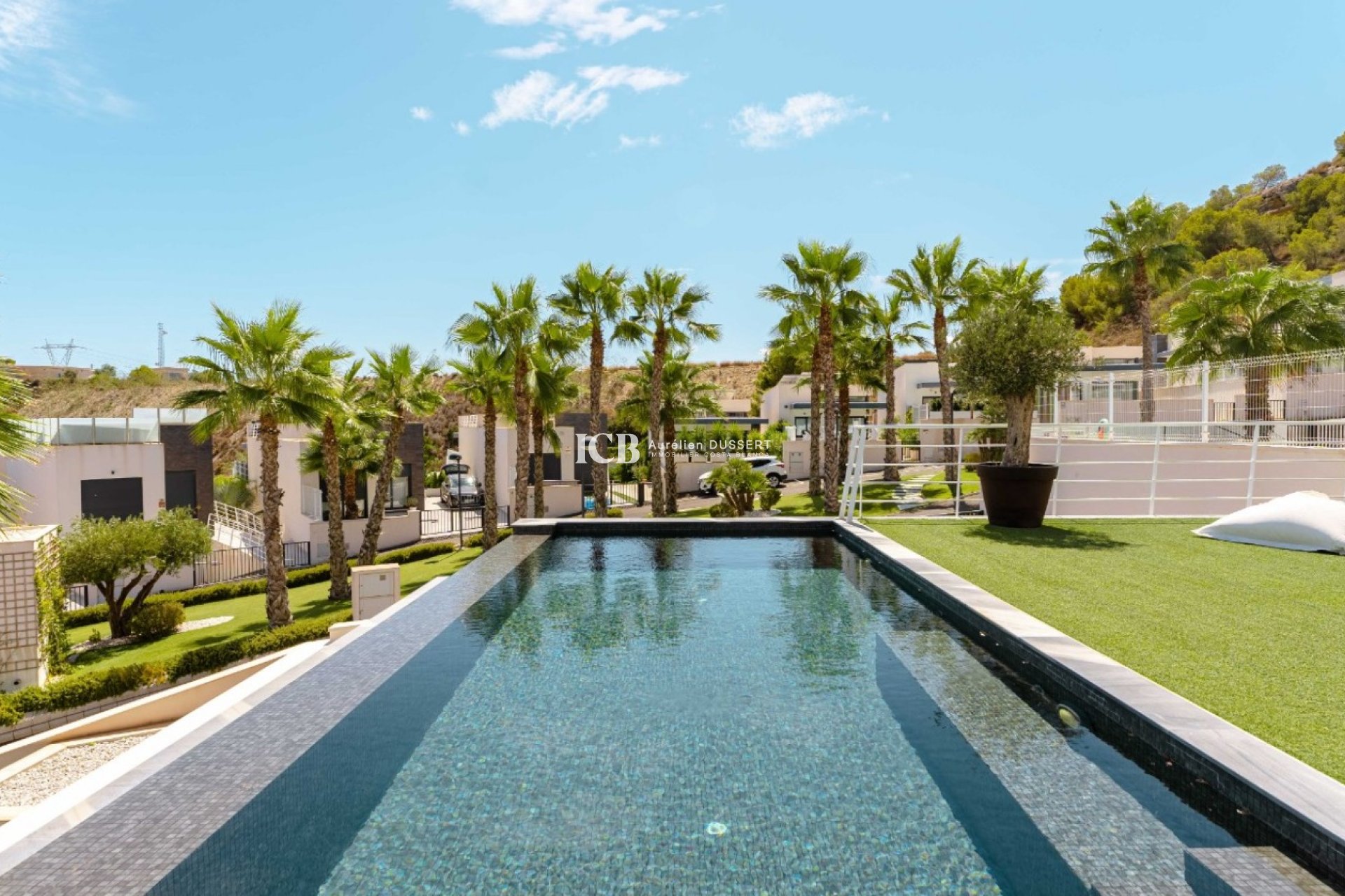 Resale - Villa -
San Miguel de Salinas - Urbanizaciones