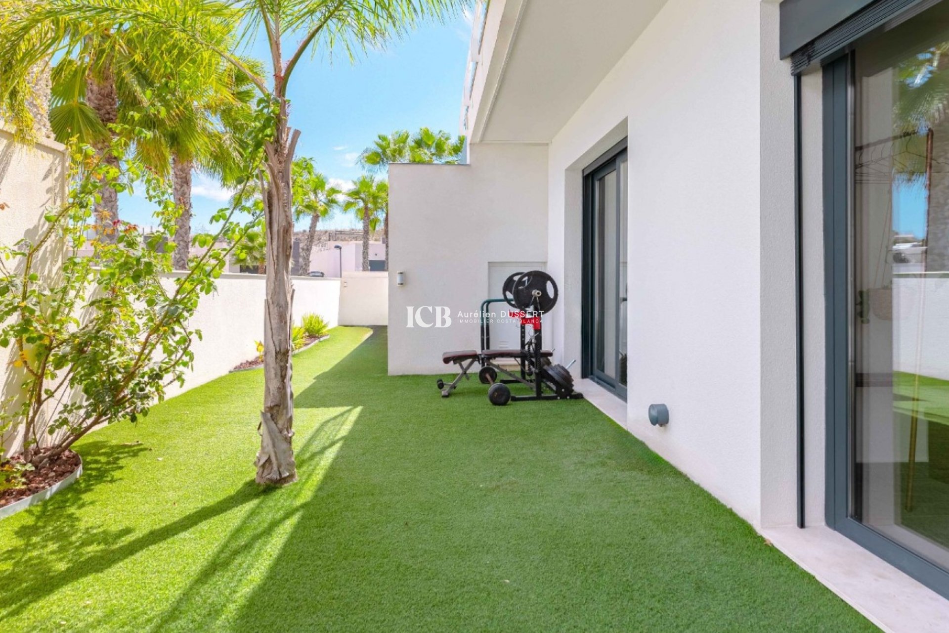 Resale - Villa -
San Miguel de Salinas - Urbanizaciones