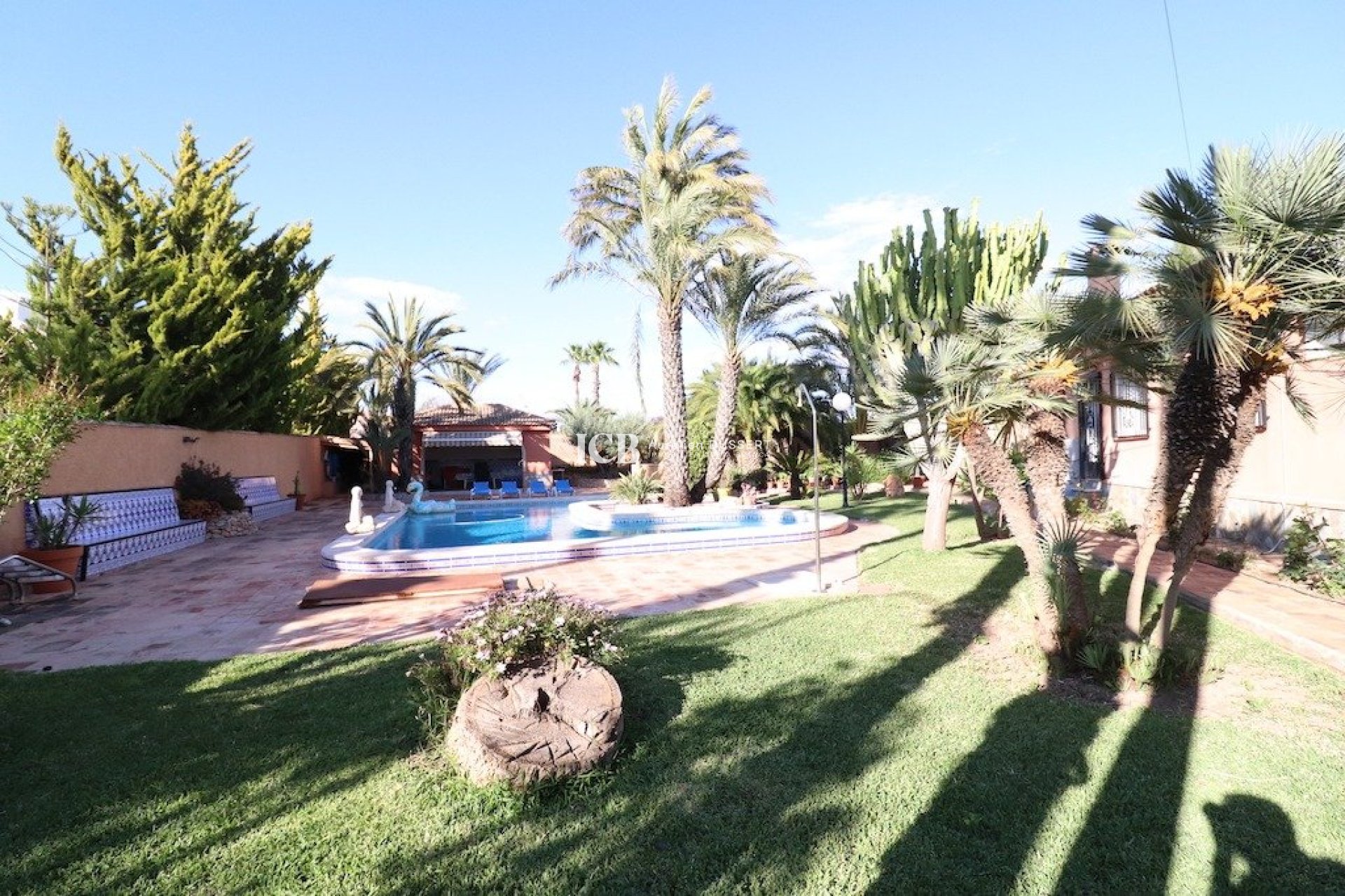 Resale - Villa -
Torrevieja - El chaparral