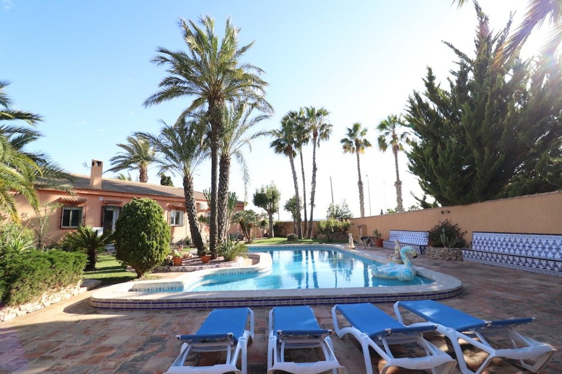 Resale - Villa -
Torrevieja - El chaparral