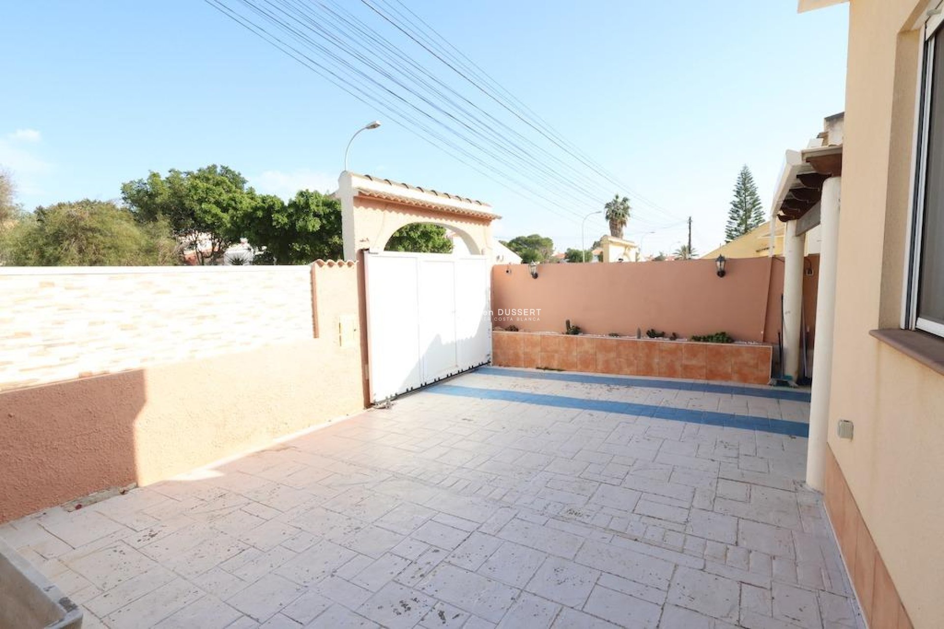 Resale - Villa -
Torrevieja - La Siesta - El Salado - Torreta