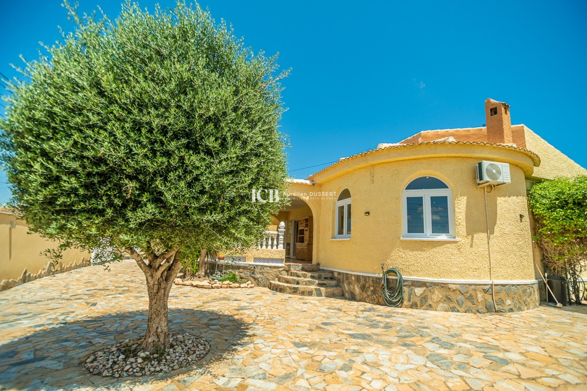 Resale - Villa -
Torrevieja - La Siesta