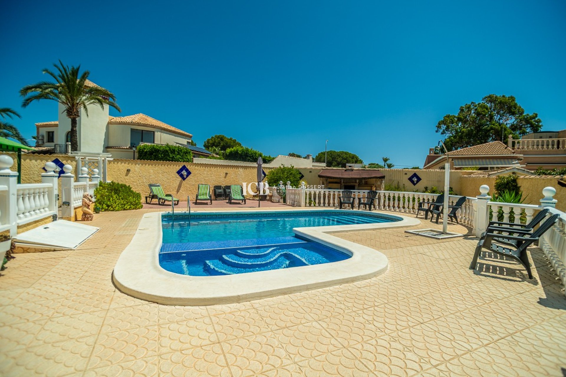 Resale - Villa -
Torrevieja - La Siesta