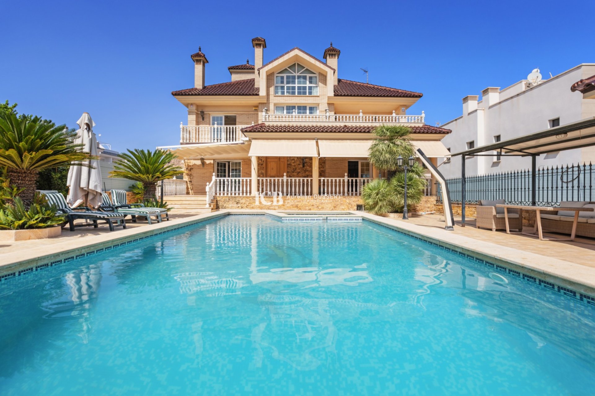 Resale - Villa -
Torrevieja - La veleta