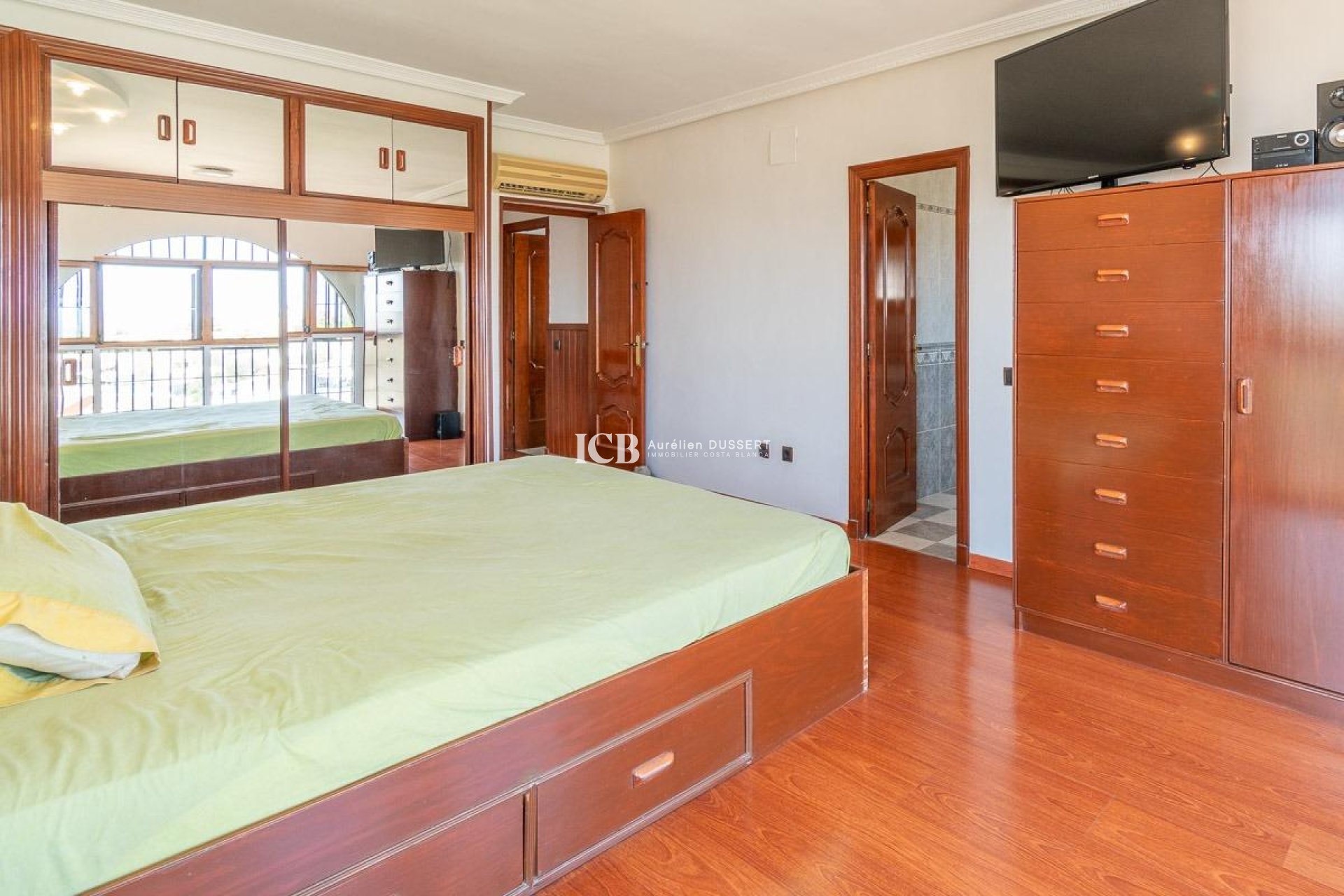 Resale - Villa -
Torrevieja - Los altos