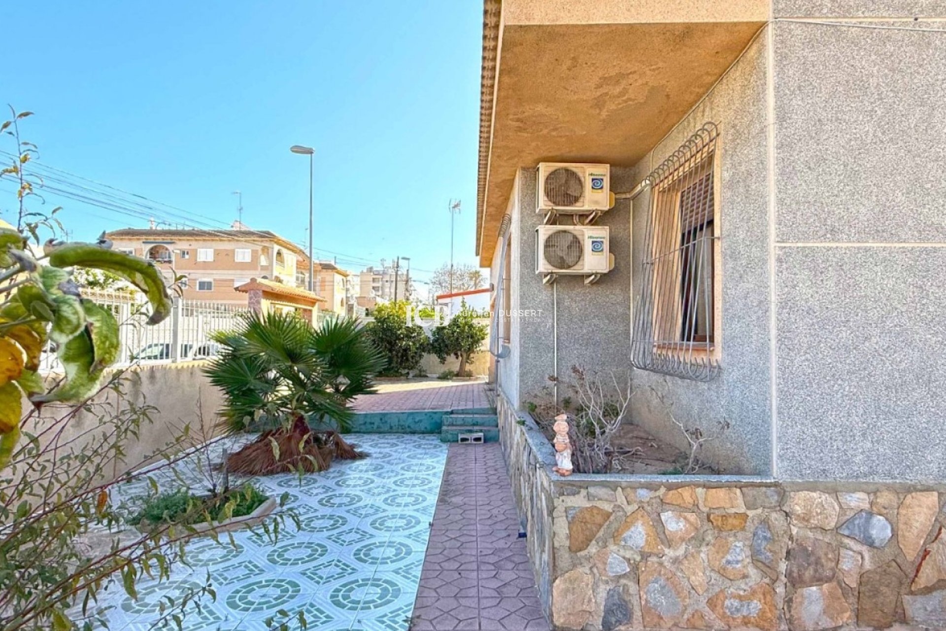 Resale - Villa -
Torrevieja