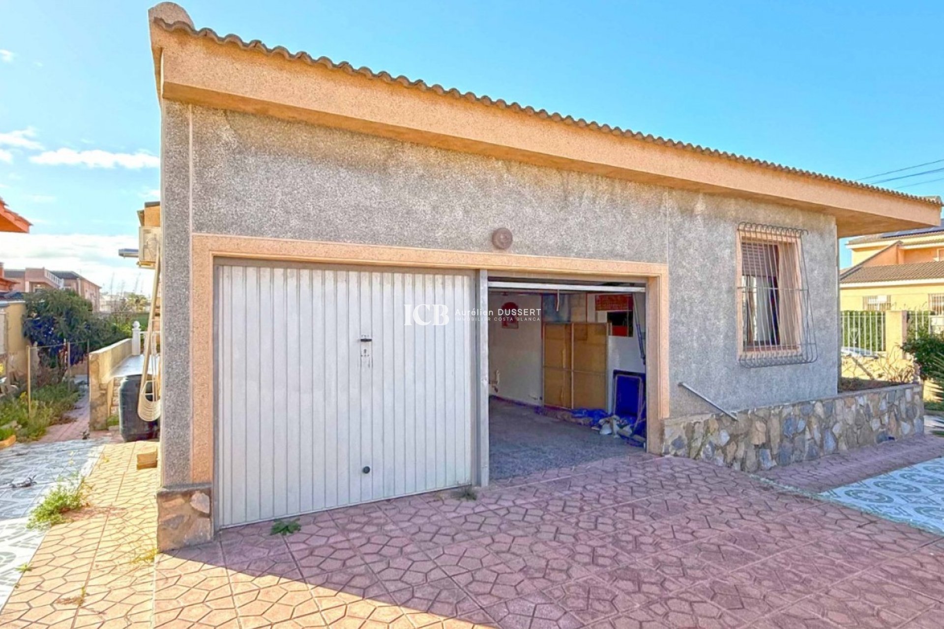 Resale - Villa -
Torrevieja