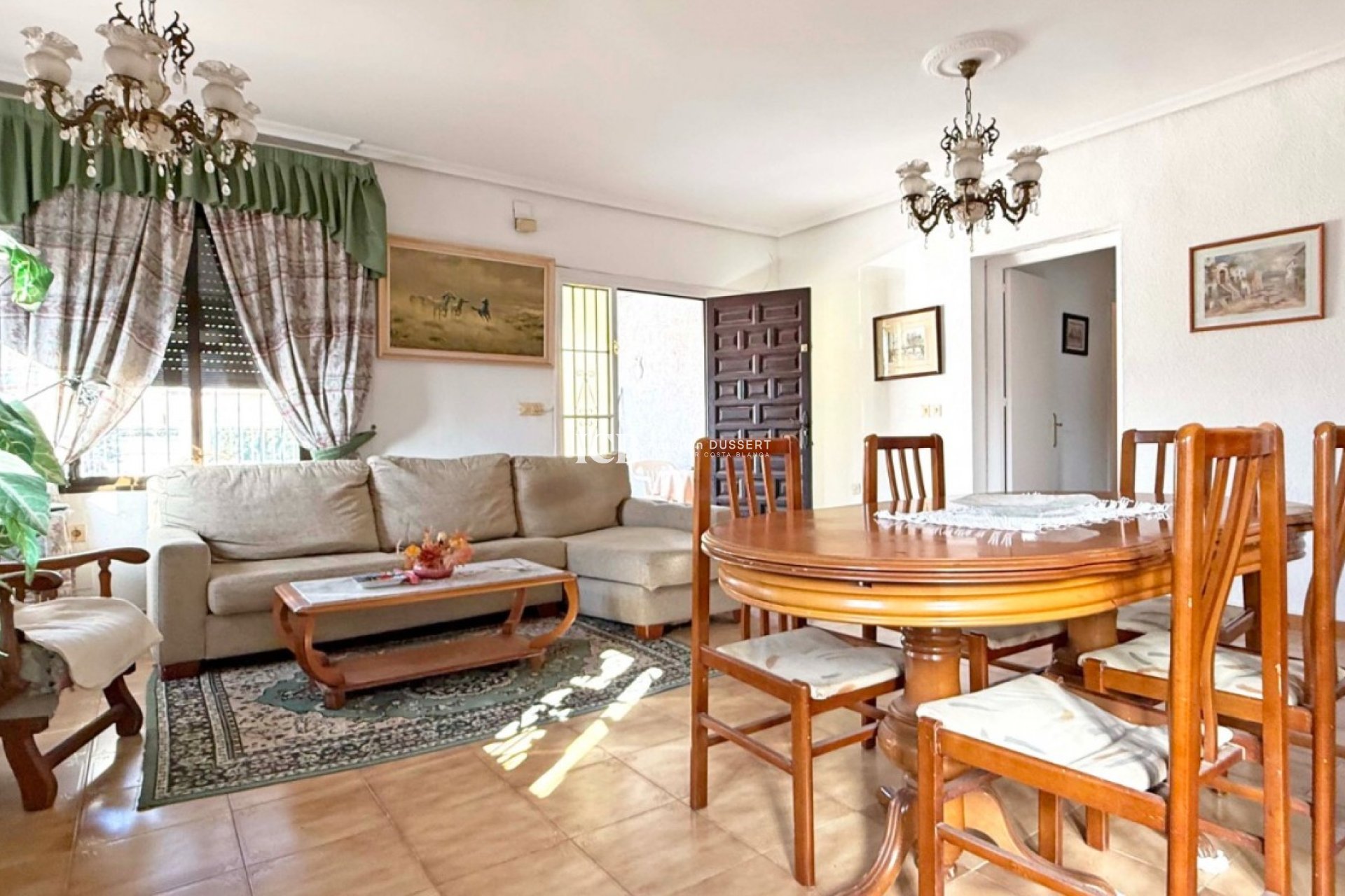 Resale - Villa -
Torrevieja