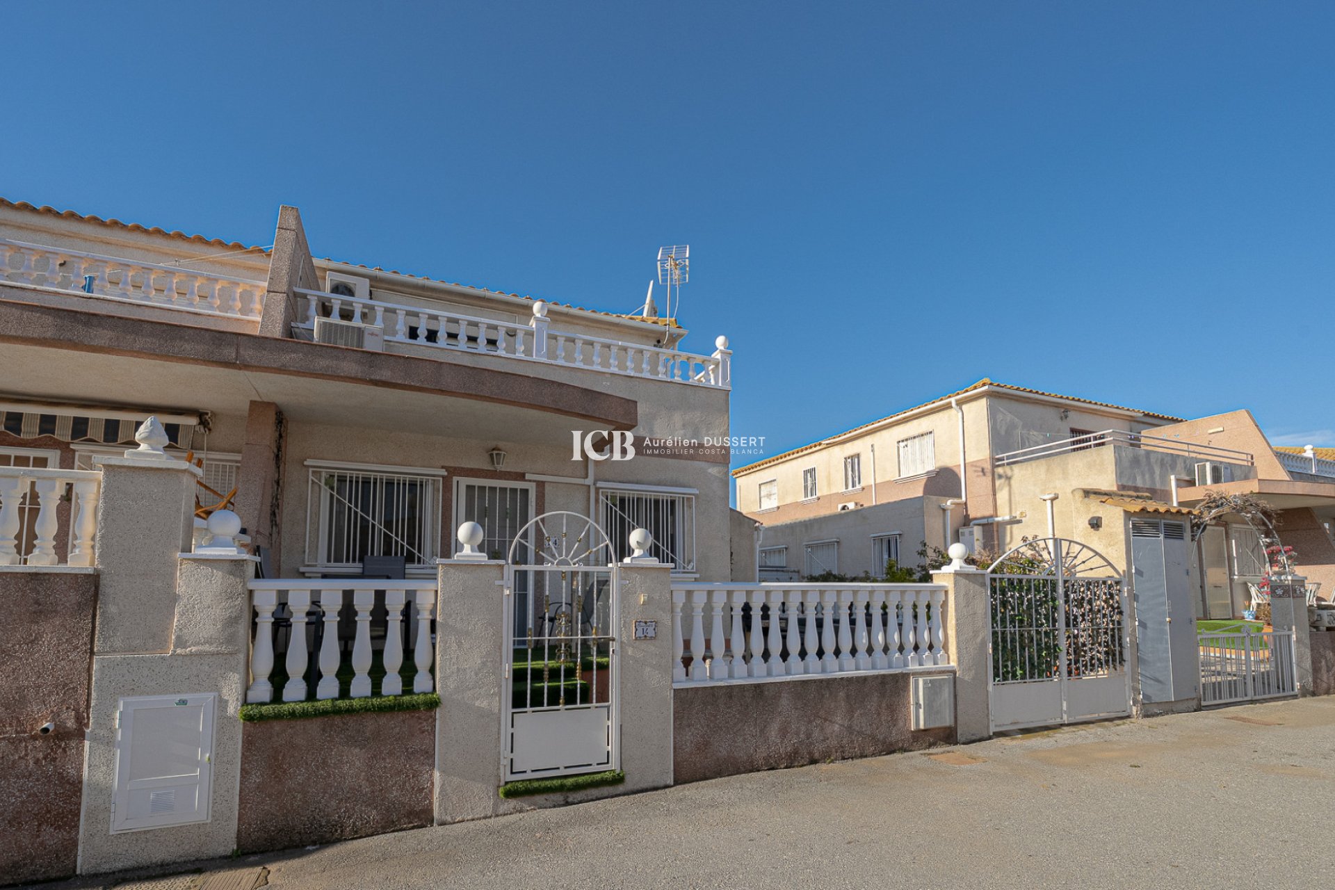 Reventa - Adosado -
Orihuela Costa - La Regia