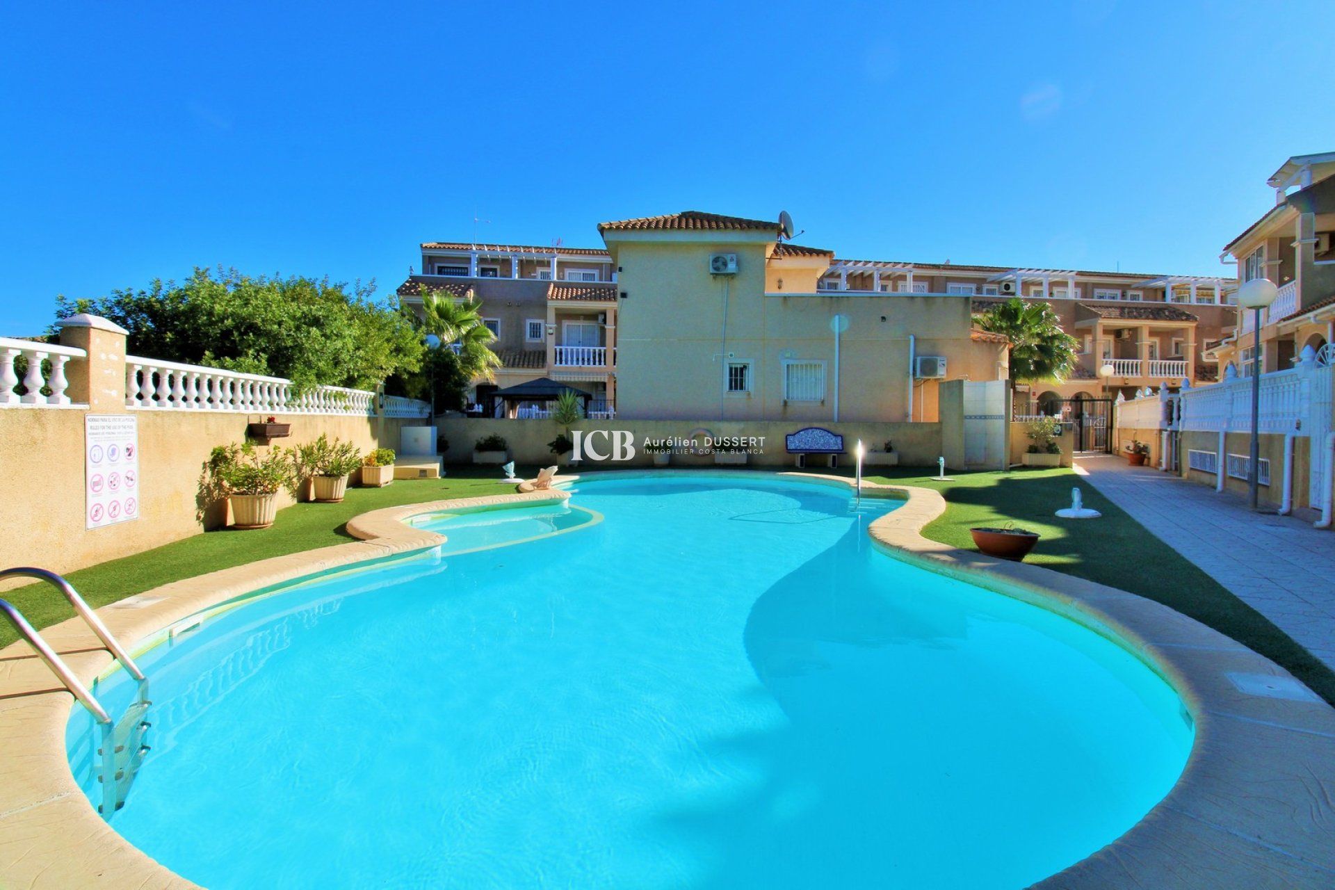 Reventa - Adosado -
Orihuela Costa - Playa Flamenca