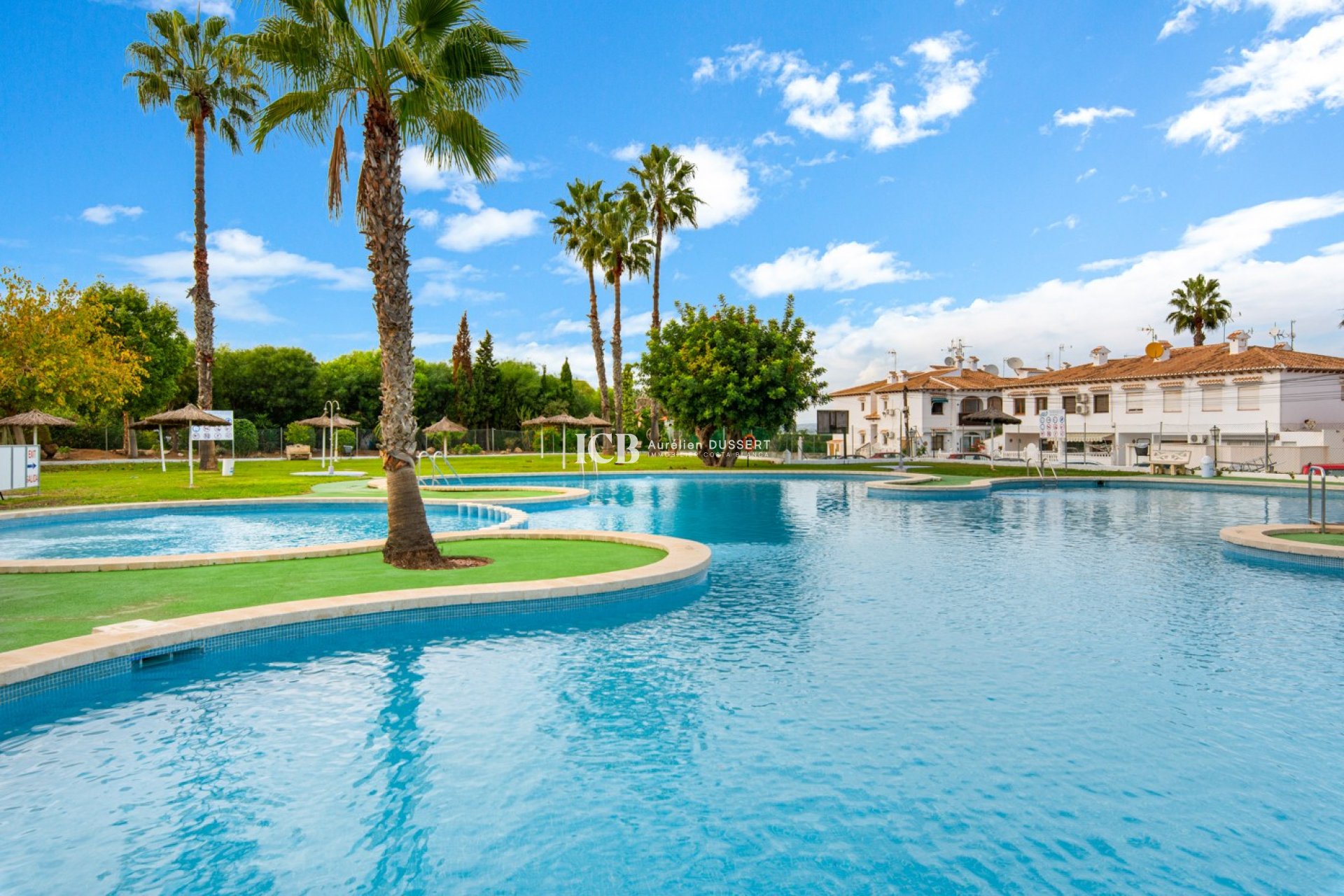 Reventa - Adosado -
Torrevieja - Lago jardin