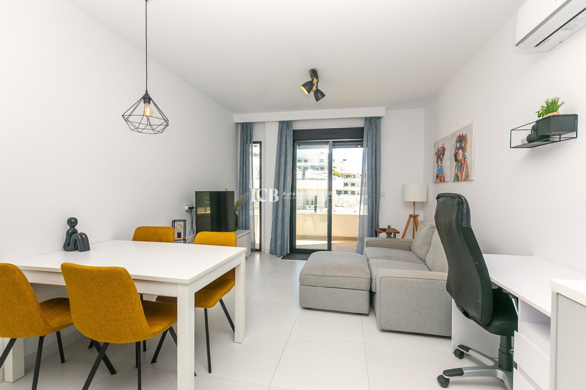 Reventa - Apartamento / piso -
San Miguel de Salinas - Pueblo